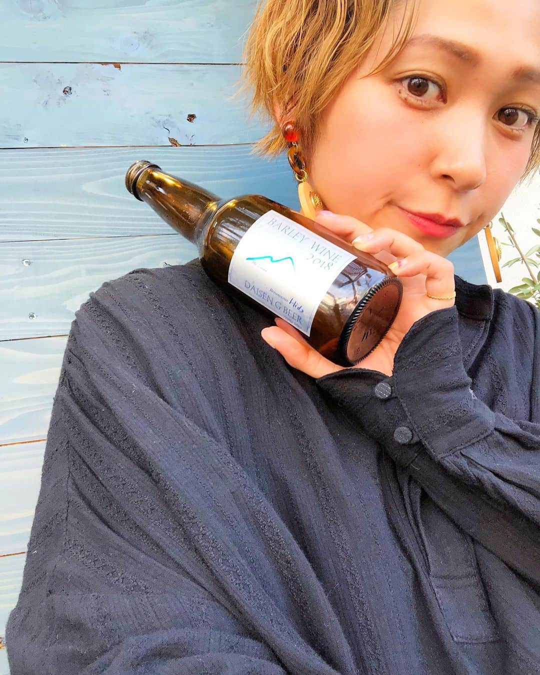 近藤夏子さんのインスタグラム写真 - (近藤夏子Instagram)「お酒飲むのもお酒を飲む人(酔っ払う人ね。笑)も苦手で、、 そもそも、炭酸が飲めないから、特にビールは大人の味すぎるんだけど🍺 この前お仕事で飲んだこのクラフトビールはそんな夏子でも飲めたぁ🍻✨ 炭酸もそこまできつくなくて、何より、苦くない❤️ ビールっていっても今はものすごいたくさん種類があるみたいねぇ〜 #ビール #クラフトビール #地ビール #大山gビール #barleywine #生たまごbang #酔っ払い苦手 #酔っ払ってるのに酔っ払ってるって認めないのはもっと苦手 #お酒飲めるようになりたい」9月1日 10時21分 - kondonatsuko