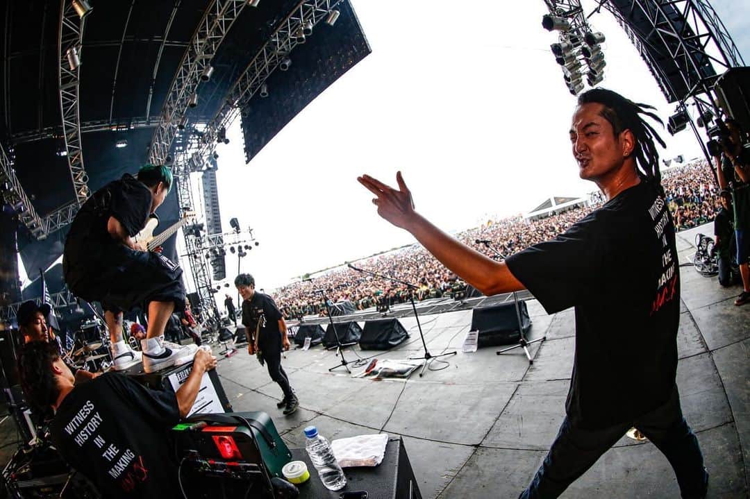 のインスタグラム：「RUSH BALL  TRIPLE AXE TAKEOVER'19 . 写真その② by @kouhey0622  #TRIPLEAXE #heysmith #SiM #coldrain」