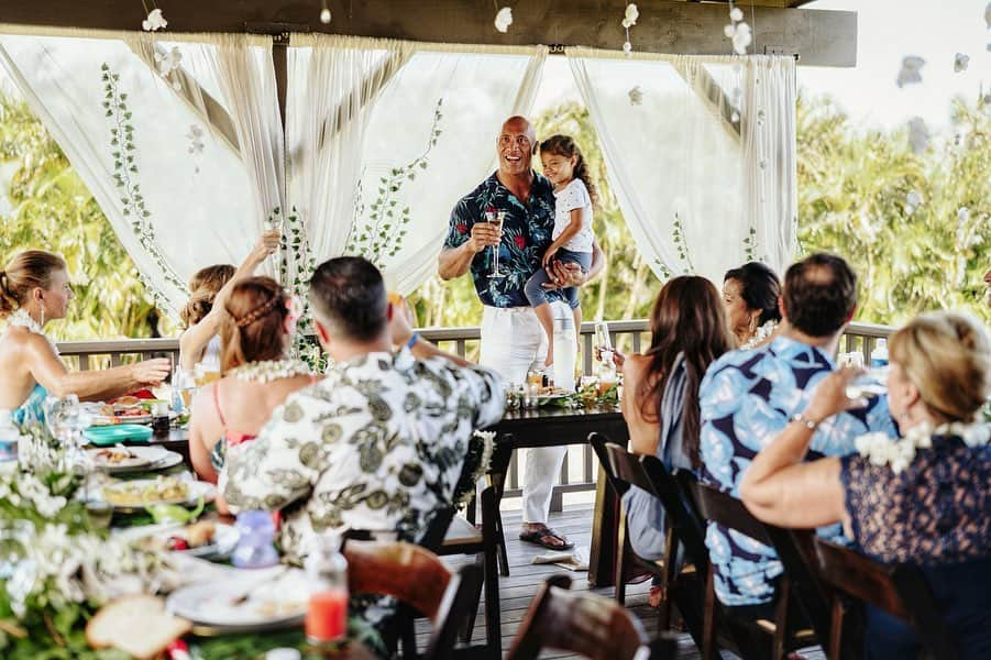 ドウェイン・ジョンソンさんのインスタグラム写真 - (ドウェイン・ジョンソンInstagram)「Our Hawaiian wedding was beautiful and I want to thank our incredible staff for their outstanding work.  To carry out my #1 goal of complete privacy, no wedding planners or outside resources were hired. Everything you see was created by hand, by staff and family only.  The end results were spectacular and @laurenhashianofficial and I will forever be grateful for helping our hearts sing on this day.  Pomaika’i ❤️ 📸@jonbrandoncruz」9月1日 10時47分 - therock