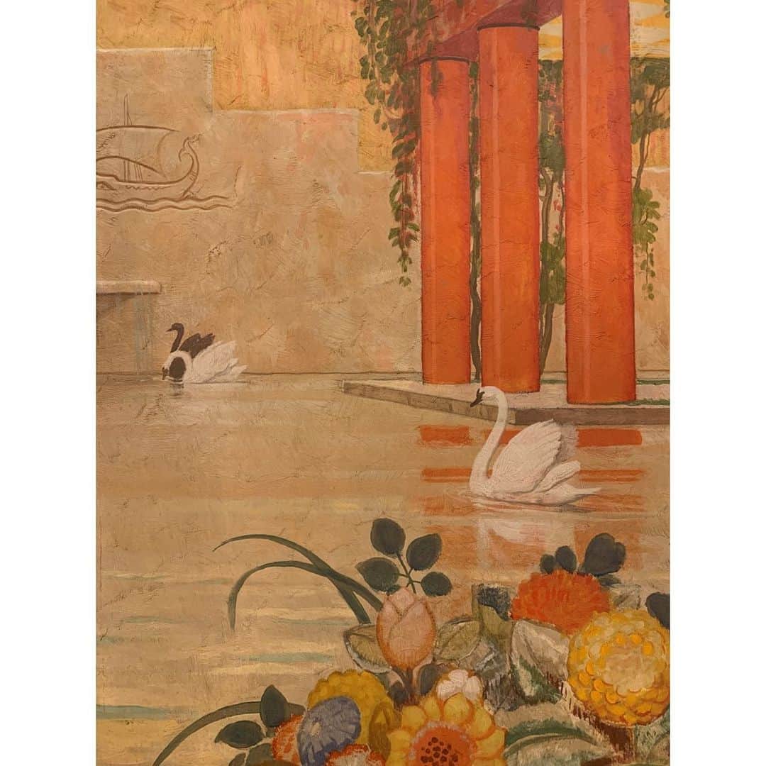 東京都庭園美術館さんのインスタグラム写真 - (東京都庭園美術館Instagram)「【1933年の室内装飾展｜〜9/23まで】 朝香宮邸内には、白鳥やウサギ、鹿などさまざまな「動物たち」が隠れています。館内に上手く溶け込んでいるので、注意深く探さないと見つからないかもしれません。 館内をめぐりながら、装飾の中に隠れた動物たちを探してみてはいかがでしょうか？ #1933年の室内装飾展 #東京都庭園美術館 #東京 #建築 #室内装飾 #朝香宮邸 #tokyometropolitanteienartmuseum #teienartmuseum #tokyo　 #Architecture #TokyoTokyoFESTIVAL」9月1日 10時50分 - teienartmuseum