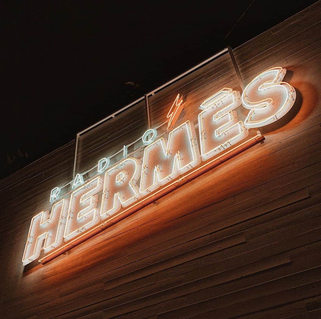 三浦大地さんのインスタグラム写真 - (三浦大地Instagram)「RADIO HERMES 🎧  ラジオをテーマにしたHERMESのポップアップイベントのレセプションにお邪魔してきました。  新しいエルメスの世界観で新鮮。  CASE Wで9/29まで開催されています。  #hermesradio #radiohermes #ラジオエルメス #hermes」9月1日 10時55分 - daichi_1127