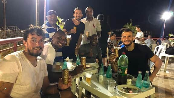 ジーコさんのインスタグラム写真 - (ジーコInstagram)「Bela confraternização entre brasileiros e japoneses com direito a pelada,arbitrado pelo Marcelo Lima, e churrasco com todos saboreando a Cerveja Imperio. Esse ano tivemos a presença do Ogasawara,na foto com meu filho Thiago, um dos maiores vencedores da historia do Kashima. Parabéns a todos pelo belo trabalho.」9月1日 11時18分 - zico