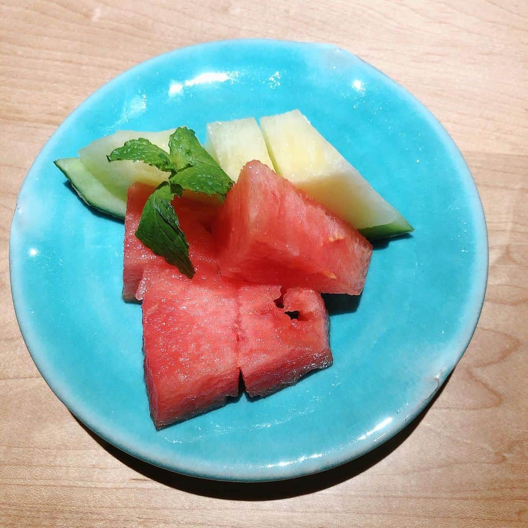小林明実さんのインスタグラム写真 - (小林明実Instagram)「シンガポールでも 美味しい和食💖 ミニすき焼きも うなぎのご飯も デザートのフルーツ 好きなのから二種を 選べるのもムースも 最高でした💖✨ * * #Singapore  #和食」9月1日 11時13分 - akemi.1177