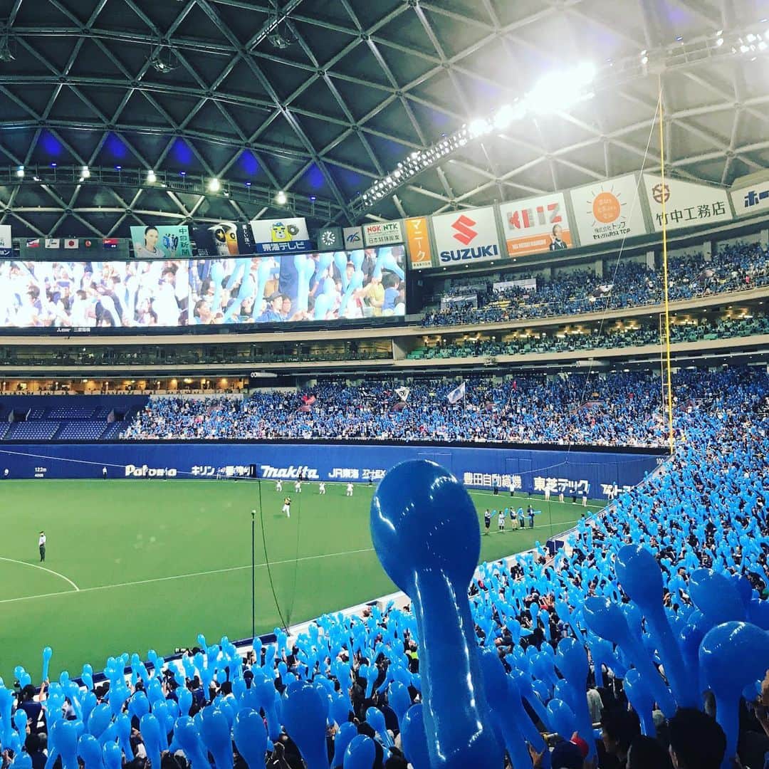 植田朝日のインスタグラム：「🔵🔴﻿ 昨日は今季初ナゴヤドーム。﻿ ﻿ ガキの頃から、ずっとドラゴンズファンっす‼️﻿ ﻿ なんとなく毎年ファンクラブに入ってます、笑﻿ ﻿ モッカ、ゲーリー、郭源治、サムソンリーが好きでした。﻿ ﻿ で、ゲレーロはプロモデルのユニフォームまで買ったのに巨人に移籍したからキライです。苦笑﻿ ﻿ ＃ドラゴンズ ＃お前が打たなきゃ誰が打つ」