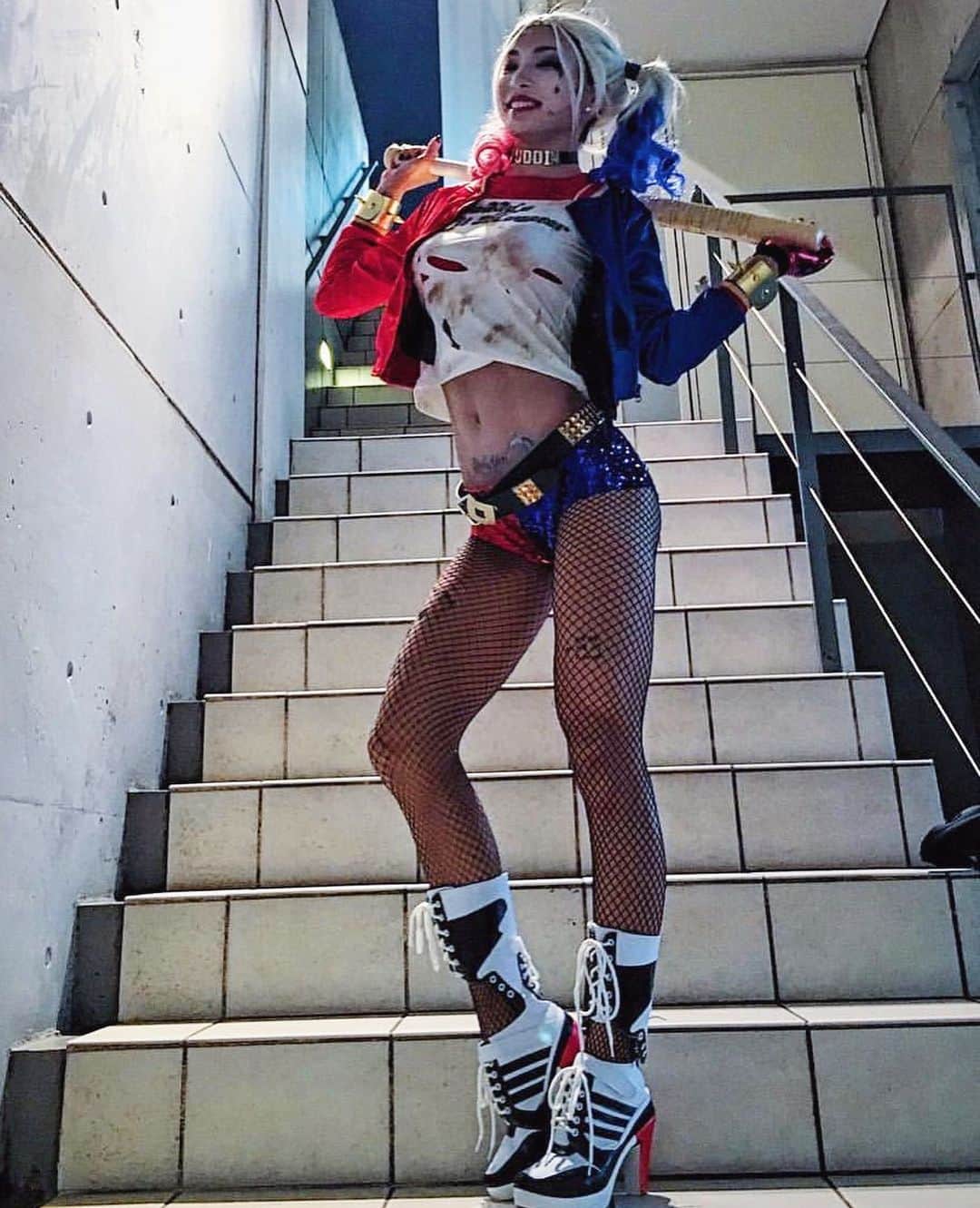 Aya（小山内あや）さんのインスタグラム写真 - (Aya（小山内あや）Instagram)「9月。ハロウィン🎃まであと2ヶ月🤭🤭 毎年ガチでやる仮装😂💪🏻 んん〜…今年は何しよう❓🤔🤔💭 ーーーーーーー 2018年 : ララ・クロフト🛠 ( 映画🎬: Tomb Raider ) ーーーーーーー 2017年 : ワンダーウーマン🛡⚔️ ( 映画🎬: Wonder Woman ) ーーーーーーー 2016年 : ハーレイ・クイーン♣️♥️ ( 映画🎬: Suicide Squad ) ーーーーーーー #いろいろ迷い中 #みんなの意見参考に決めようかなw」9月1日 11時47分 - aya_fitness
