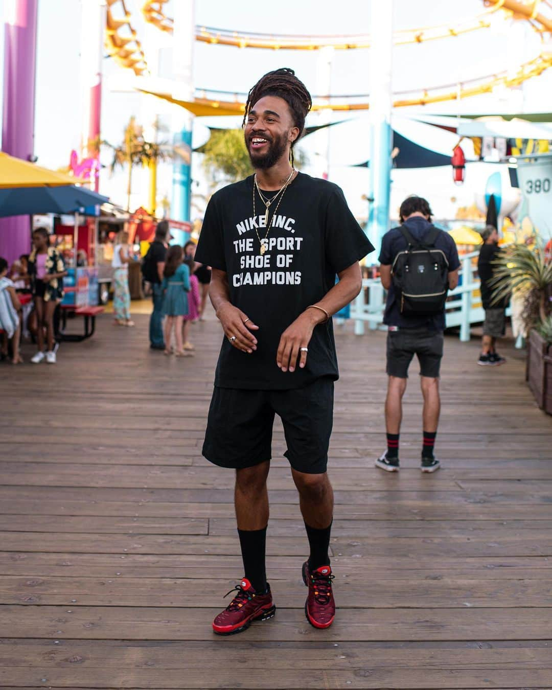 Foot Lockerさんのインスタグラム写真 - (Foot LockerInstagram)「🎡 #BecauseSneakers #Nike #EvolutionOfTheSwoosh Sunburst Swoosh Collection  Available Now, In-Store and Online 📷: @basic_cam @footlockerla」9月1日 11時54分 - footlocker