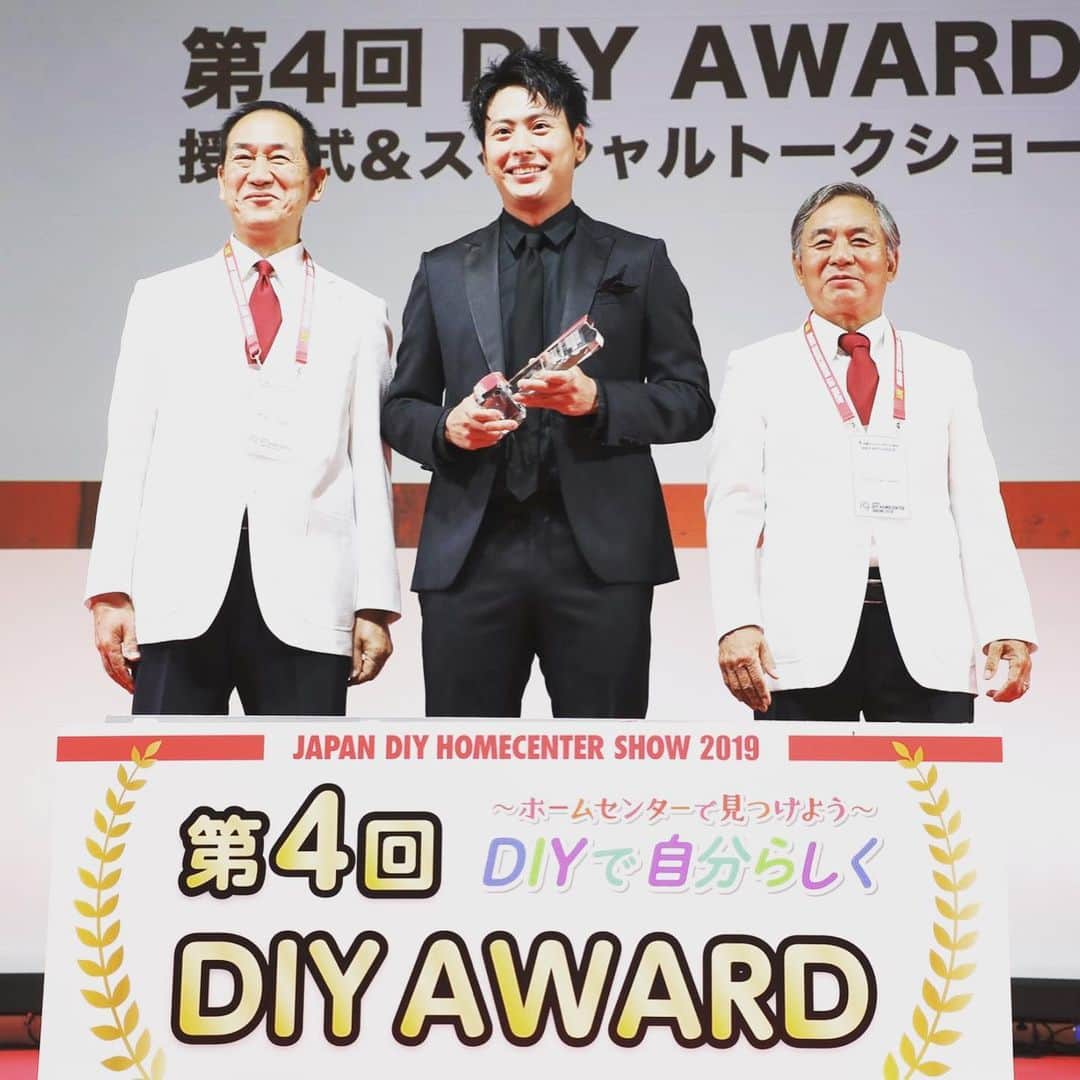 山下健二郎さんのインスタグラム写真 - (山下健二郎Instagram)「先日、JAPAN DIY HOMECENTER SHOW 2019 第四回DIY AWARDを受賞しました！✨✨✨✨ 大好きなDIYの魅力がもっと沢山の方々に伝わるように願ってます！✨✨ #diy」9月1日 12時08分 - 3jsb_kenjiro_official