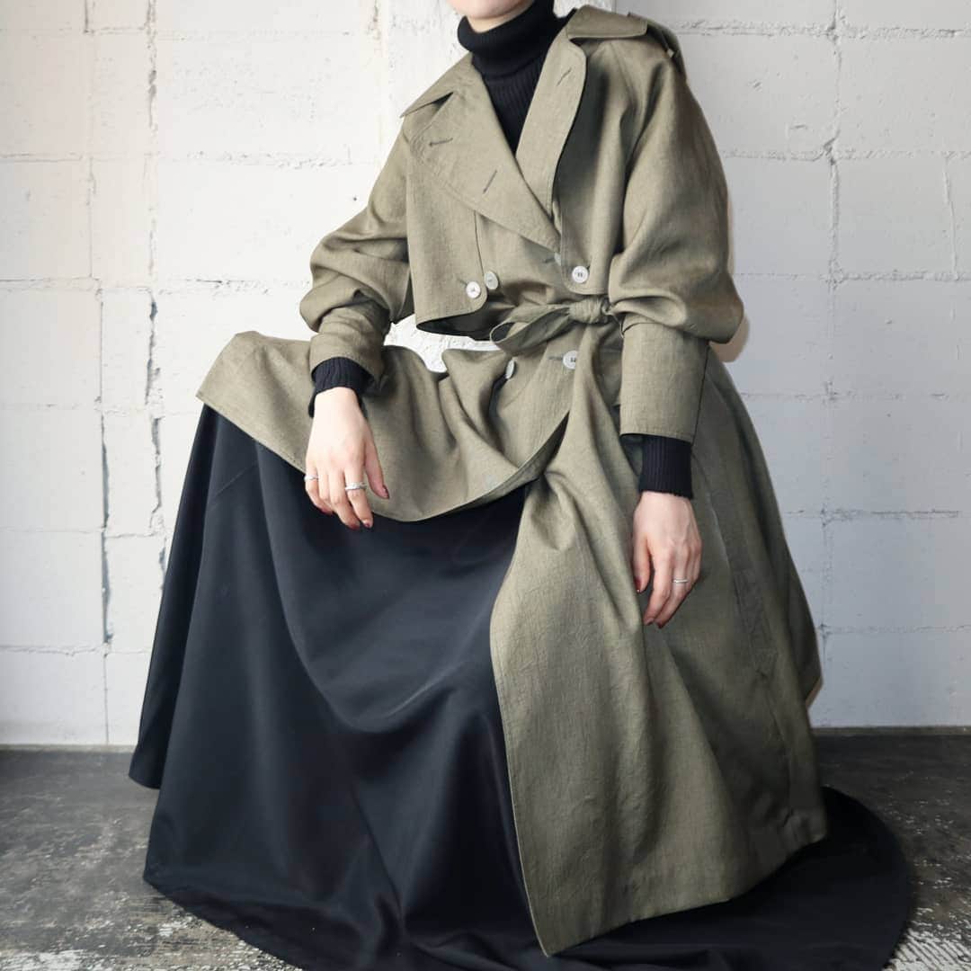 吉祥寺 古着屋 Orfeoのインスタグラム：「Khaki Trench Coat  #orfeo #kichijoji #tokyo #vintage #used #fashion #coordinate #outfit #オルフェオ #吉祥寺 #東京 #古着 #古着屋 #ヴィンテージ #ユーズド #ファッション #コーディネート  掲載商品のお問い合わせはメールにて承っております。コメント、DMでのお問い合わせは受け付けておりませんのでご了承ください。」