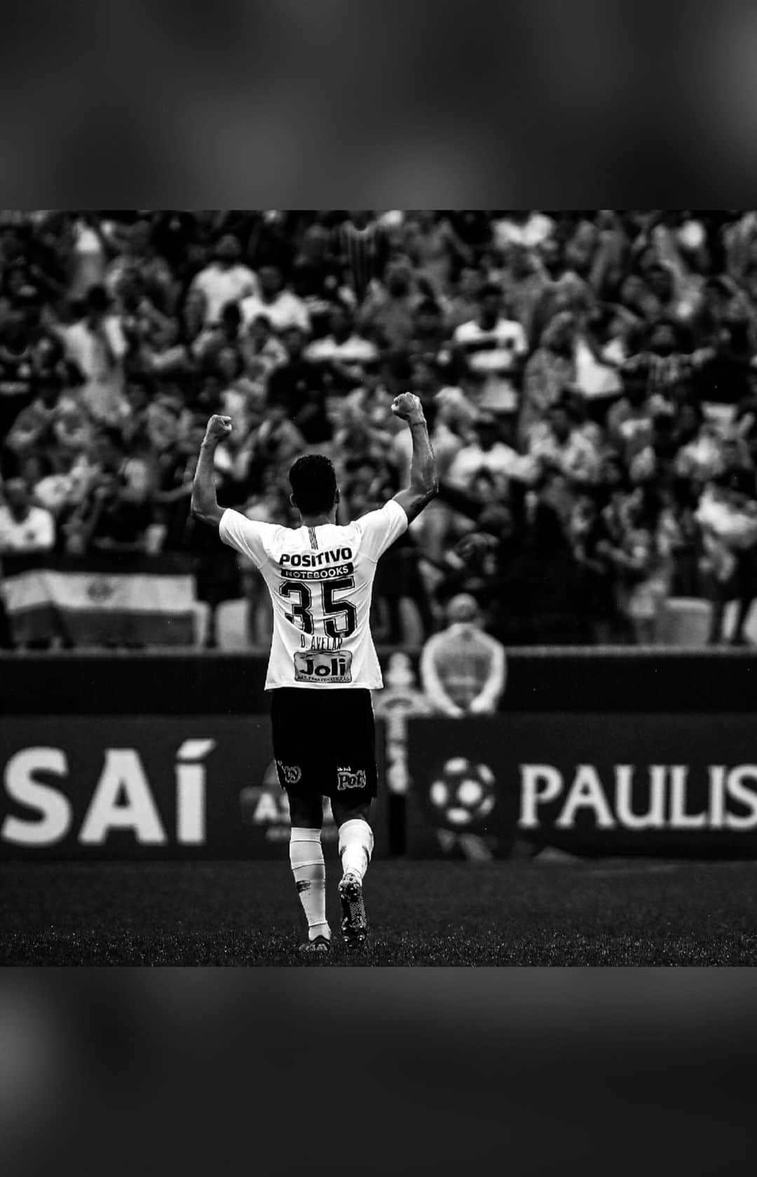 ダニーロ・フェルナンド・アベラールのインスタグラム：「Jogar no Corinthians é a realização do meu sonho e também o de varias outras pessoas da minha família. Orgulho e honra vestir esse manto sagrado! #Timão109 #VaiCorinthians」