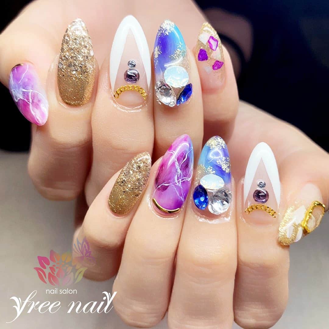 free nail フリーネイルのインスタグラム：「. お客様ネイル💅🏻🌻✨ . パープル大理石ネイル🔮✨ . Vフレンチがポイント✌🏻✨ 最後まで夏を楽しむ豪華ネイル👍🏻🌞✨ . ご来店ありがとうございました🙇🏻‍♀️🙇🏻‍♀️🙇🏻‍♀️💗 . #ネイル #フリーネイル #ネイルアート #ジェルネイル #ネイルサロン #大阪ネイルサロン #ネイルデザイン #ネイルチェンジ #大理石ネイル #グラデーションネイル #フレンチネイル #グリッターネイル #ビジューネイル #シェルネイル #パープルネイル #ブルーネイル #デザインネイル #トレンドネイル #派手ネイル #ロングネイル #夏ネイル #美甲 #日式美甲 #summernails #nailsart #nailsalon #nailsdid #newnails #newnail #freenail」
