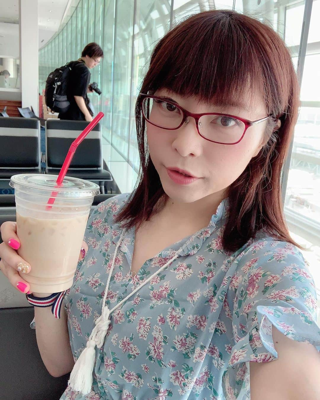 DJ MIYAさんのインスタグラム写真 - (DJ MIYAInstagram)「こんにちは💗羽田空港から、いまから国際線で旅行ってきます❤️❤️(o^^o) . フライト直前に✈️インスタpost❤️ 耶耶耶💓我又去旅游玩海外💗 马上就飞机出发❤️💗 也许好久没打飞机✈️哈哈哈💓 . 今回は、また往復 全日空に乗れるから嬉しいー！！💗💗飛行機大好き💕 .  このお洋服は→ @envylook_japan ❤️ENVYLOOKのワンピース、旅にもいいかも💗 . #海外旅行  #hanedaaiport #タビジョ #国内線 #羽田空港 #国内旅行 #旅コーデ #全日空 #飛行機  #空港 #旅ブロガー #インスタグラマー #インフルエンサー #旅行記 #旅 #旅好き #1人旅 #今日のコーデ #ファッション  #ファッションブロガー #旅行好き #羽田空港国際線ターミナル  #旅大好き #今日のメイク #今日のファッション  #旅ファッション #旅の写真 #飛行機好き #女子旅 #マイトリップMIYA」9月1日 12時34分 - dj_miya