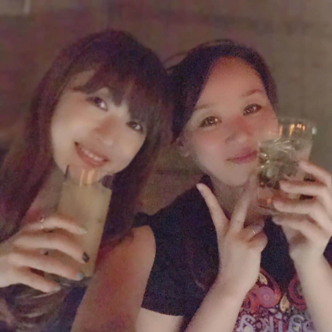 祐澄しゅんのインスタグラム：「先日らいちゃんが関西来ていて会えました！大学の公演本番中で遅くまで無理だったけど、ちょっとでも会えて、私を思い出してくれてありがとう😊めっちゃ嬉しかった😍✨ 相変わらず面白くて、もっと話聞きたかったな…また会おうね！ #88期 #元花組 #同期 #夕霧らい #祐澄しゅん #イベントやコンサートなど #頑張ってるよ #また #観に行けるの楽しみにしてるよ」