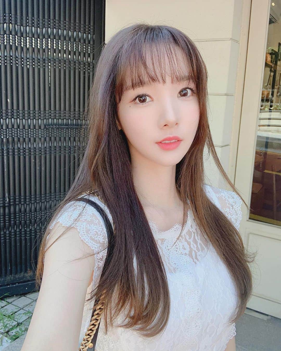 ミンヒ のインスタグラム：「바뿌다....😵」