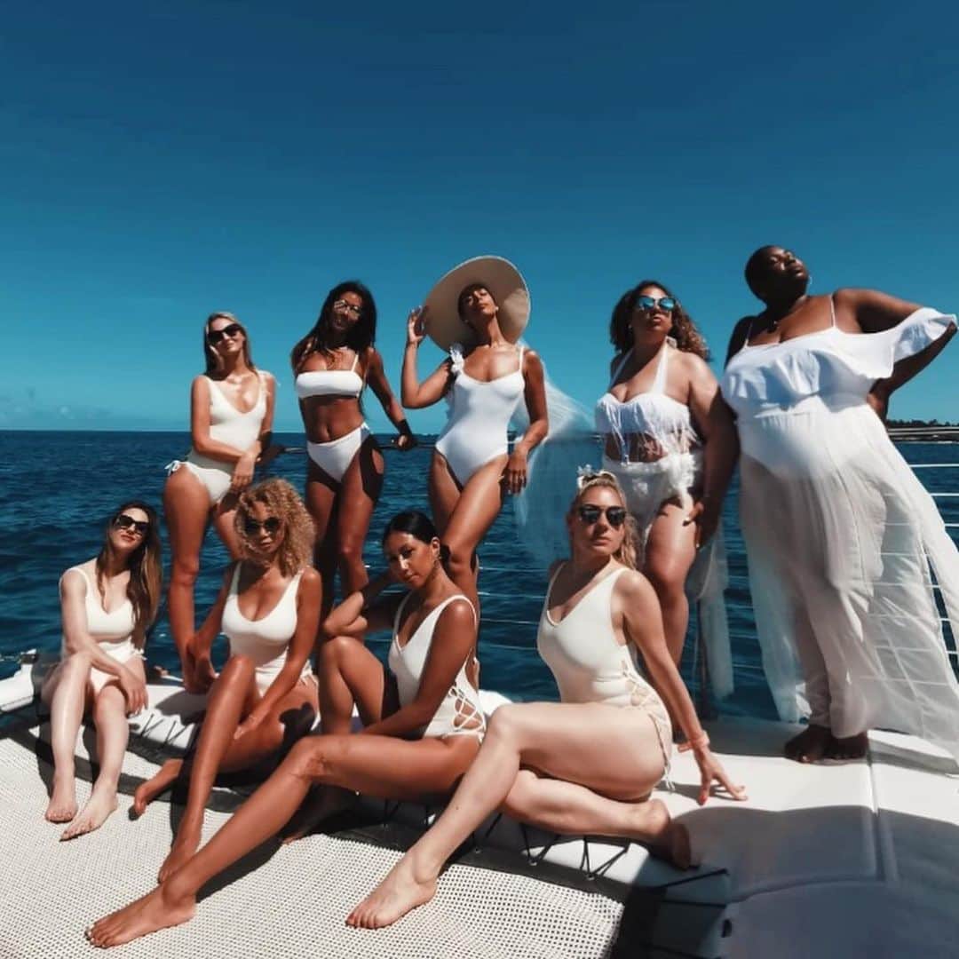 レオナ・ルイスのインスタグラム：「Leelee’s all white party 🕊」