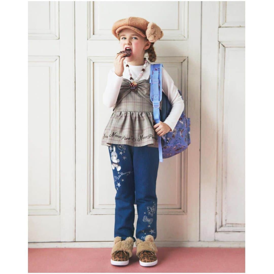 のインスタグラム：「. autumn collection 2019 . キャミソール風のプルオーバーは パンツとの相性◎ くまモチーフの小物で キュートさをプラスしてみて♡ . ■プルオーバー ¥9,800 ■パンツ ¥9,800 ■帽子 ¥6,900 ■ネックレス ¥4,900 ■リュック ¥7,900 ■ソックス ¥1,200 ■シューズ ¥8,900 . ※商品の入荷状況は、お近くのショップまで﻿﻿ お問い合わせください。 ﻿﻿ ﻿﻿. ﻿﻿﻿﻿ ❤︎︎︎❤︎︎︎❤︎︎︎❤︎︎︎❤︎︎︎❤︎︎︎❤︎︎︎❤︎︎︎❤︎︎︎❤︎︎︎❤︎︎︎❤︎︎︎❤︎︎︎❤︎︎︎❤︎︎︎❤︎︎︎﻿﻿﻿﻿﻿﻿﻿﻿ #mezzopiano #メゾピアノ﻿ #autumncollection #秋コレクション#秋物﻿ #新作  #プリセス#フリル#フラワー #女の子のママ #女の子ママとつながりたい #可愛い #女の子 #ピンク好き #ピンク#ママスタグラム#ママ撮 #インスタベイビー#ベビスタグラ#kidsfashion #kidswear  #pink #こども #子供服 #kidswear  #キッズファション #kidsfashion #ig_japan #ig_kid﻿」