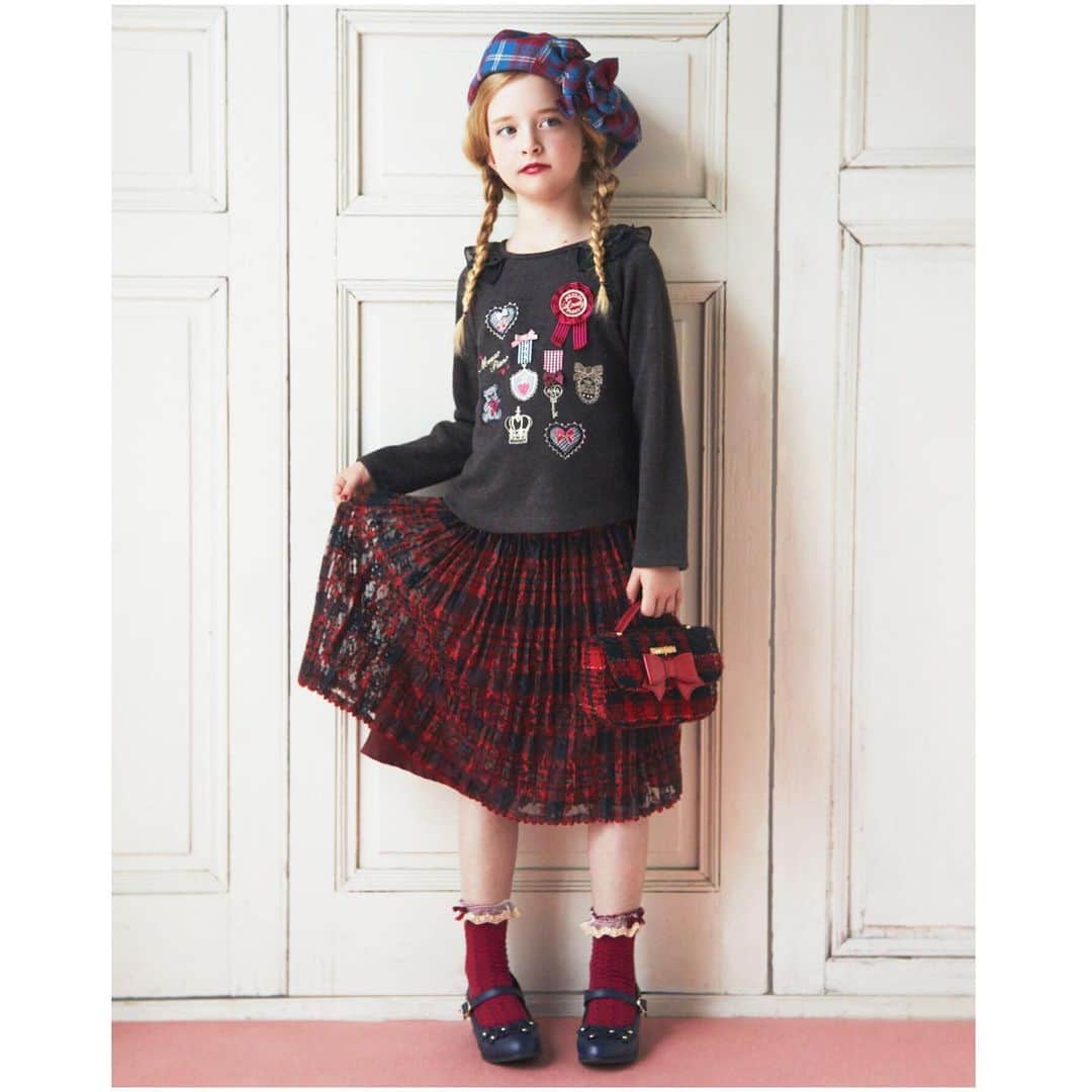 のインスタグラム：「. autumn collection 2019 . ブリティッシュなチェックも メゾピアノらしく♡ . ■長袖Tシャツ ¥8,900 ■スカート ¥13,800 ■ベレー帽 ¥6,900 ■バック ¥8,300 ■ソックス ¥2,000 ■シューズ ¥9,800 . ※商品の入荷状況は、お近くのショップまで﻿﻿ お問い合わせください。 ﻿﻿ ﻿﻿. ﻿﻿﻿﻿ ❤︎︎︎❤︎︎︎❤︎︎︎❤︎︎︎❤︎︎︎❤︎︎︎❤︎︎︎❤︎︎︎❤︎︎︎❤︎︎︎❤︎︎︎❤︎︎︎❤︎︎︎❤︎︎︎❤︎︎︎❤︎︎︎﻿﻿﻿﻿﻿﻿﻿﻿ #mezzopiano #メゾピアノ﻿ #autumncollection #秋コレクション#秋物﻿ #新作  #プリセス#フリル#フラワー #女の子のママ #女の子ママとつながりたい #可愛い #女の子 #ピンク好き #ピンク#ママスタグラム#ママ撮 #インスタベイビー#ベビスタグラ#kidsfashion #kidswear  #pink #こども #子供服 #kidswear  #キッズファション #kidsfashion #ig_japan #ig_kid﻿」