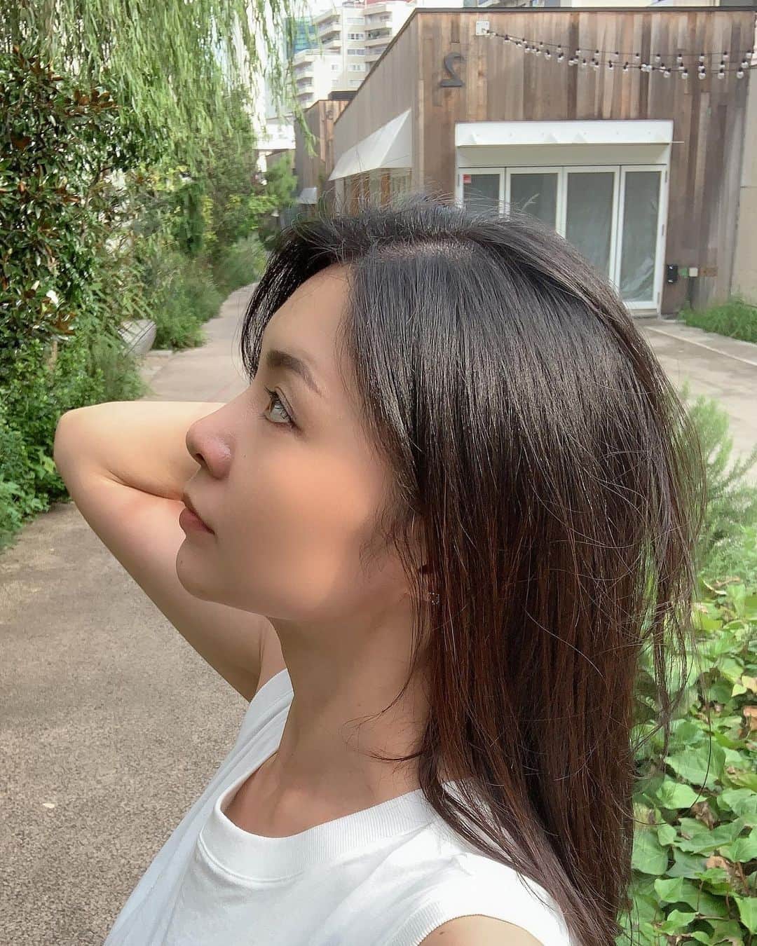 のインスタグラム：「サラサラ感を出したかったのに 後からよく見たらボサってた😂  ケラチントリートメントすると 髪乾くの早いし、 セットが楽で良い✨  #ケラチントリートメント #速乾 #ボサった #サラサラヘアー」