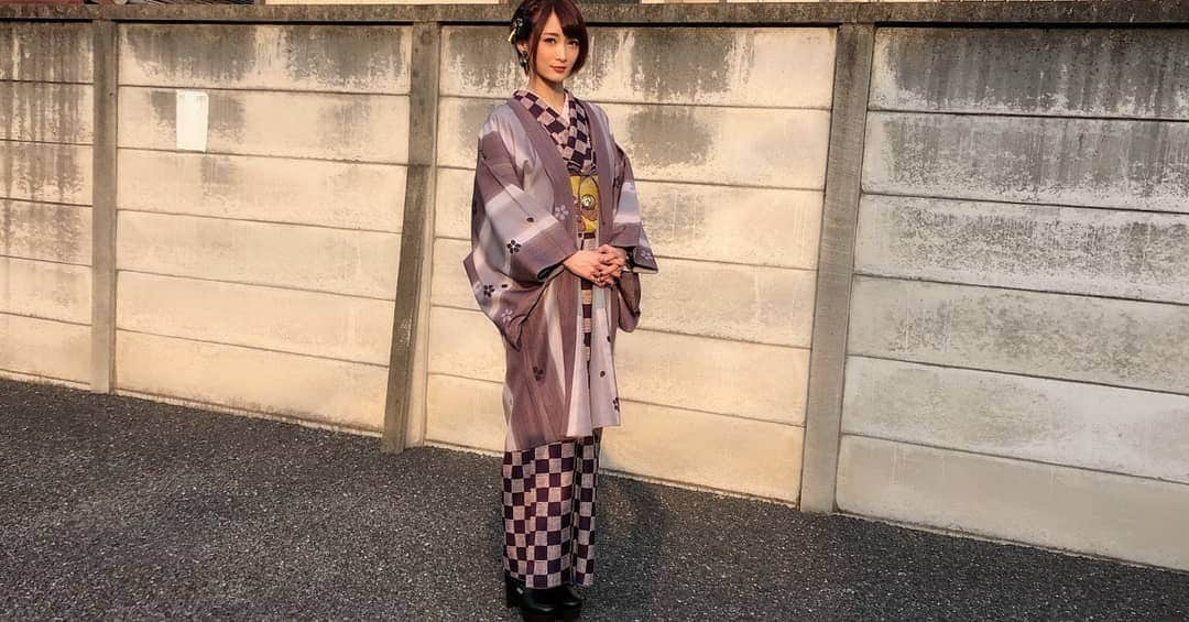 AYASAさんのインスタグラム写真 - (AYASAInstagram)「和だ💜🇯🇵 #着物 #kimono #japanesefashion ・ ・ #chronicle #chronicle8 #newalbum #9月1日 #全世界同時配信 #スタートしました✨ #ayasa」9月1日 13時43分 - ayasa_doya