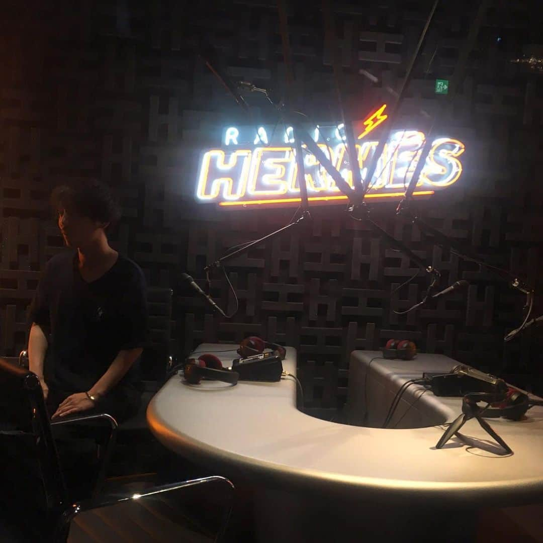 YOSHIROTTENさんのインスタグラム写真 - (YOSHIROTTENInstagram)「今日から開局📻  Artdirection for RADIO HERMES  ラジオ聴きながら 原宿にあるラジオステーションにも  遊びにきてください ステキなエルメス達に会えますよ⚡️ #ラジオエルメス #radiohermes」9月1日 13時49分 - yoshirotten