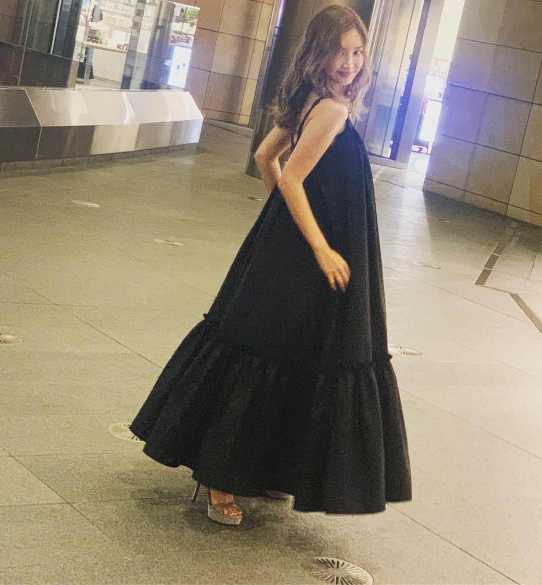 安西こずえさんのインスタグラム写真 - (安西こずえInstagram)「紗栄子姫👸 着用ワンピース👗❤️ 9/末〜10/頭入荷予定🤗 @mikomori_official  @mikomori_omotesando_hills  いつもありがとう❤️ @saekoofficial」9月1日 13時59分 - cozcozrin