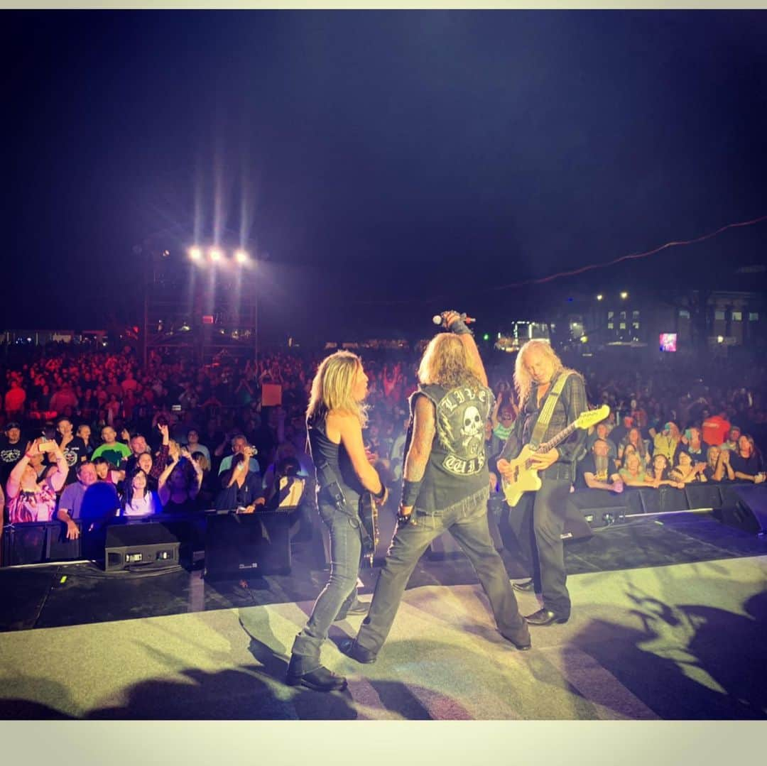 ヴィンス・ニールさんのインスタグラム写真 - (ヴィンス・ニールInstagram)「Thank you to everyone who rocked out with us this weekend @Quakertown_Boro  @NYSFair & @WinSportCanada !! #PA #NY #Calgary」9月2日 1時03分 - thevinceneil