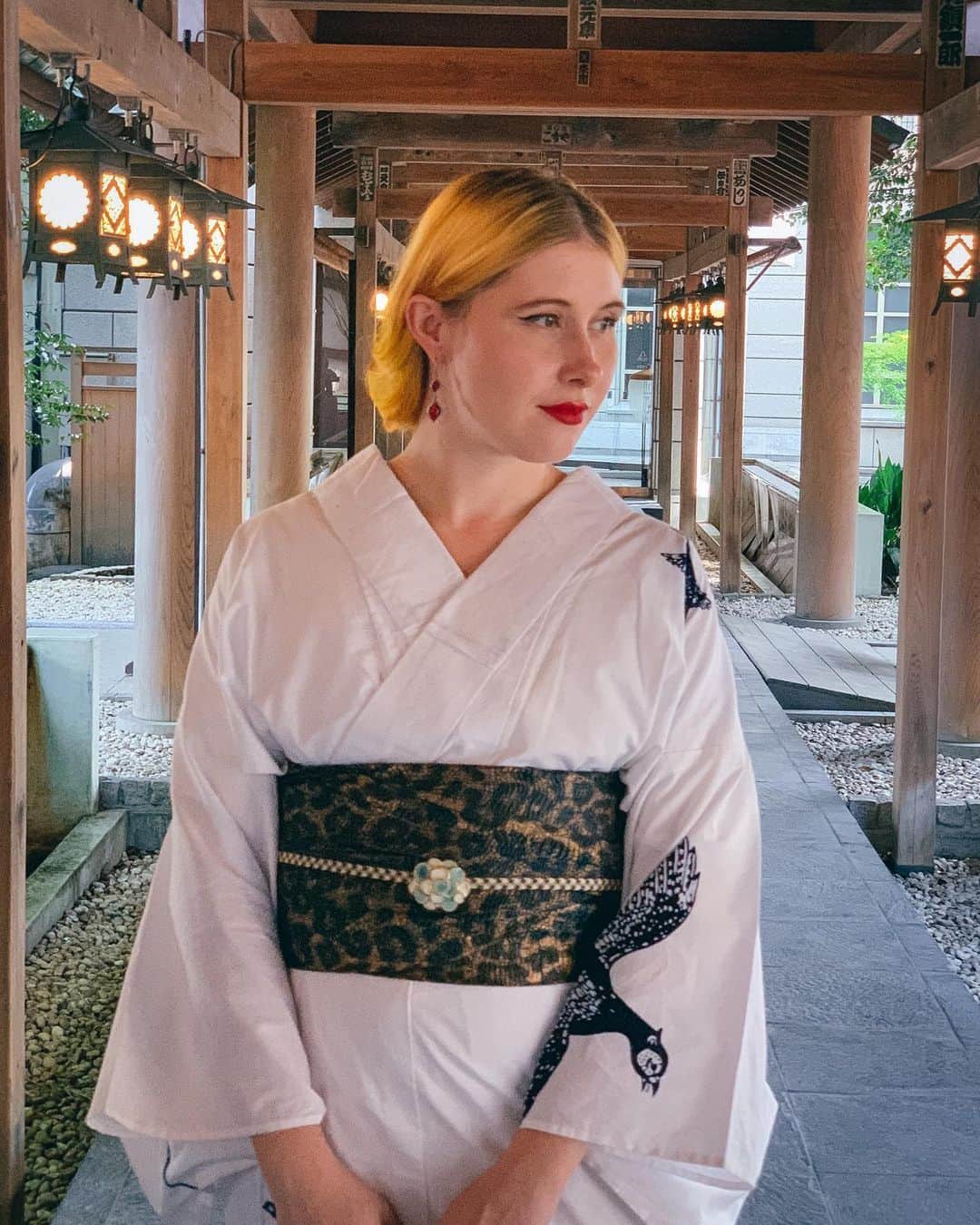 Anji SALZさんのインスタグラム写真 - (Anji SALZInstagram)「Casual fun date with @kimonosheila and @nfkimono in Kawagoe the other day. I don’t wear white often because I get it dirty in no time - but quite surprised how chic it looks 🙈❤️ Obi: @rumirockstore」9月2日 1時08分 - salztokyo