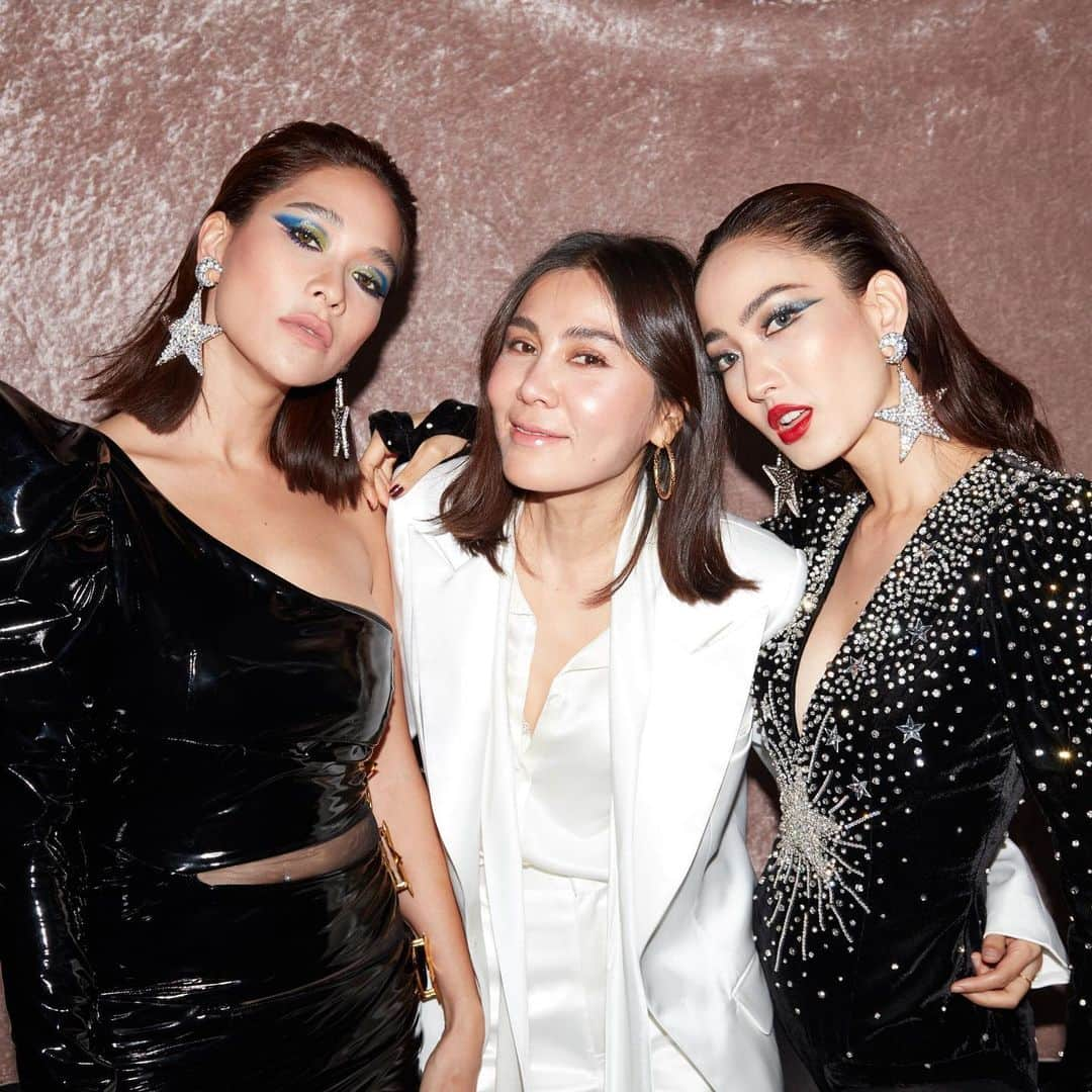 Laila Boonyasakさんのインスタグラム写真 - (Laila BoonyasakInstagram)「@landmee_official  @landmee @taewaew_natapohn 🖤#ellefashionweek2019 @kong.p_archive」9月1日 23時35分 - chermarn