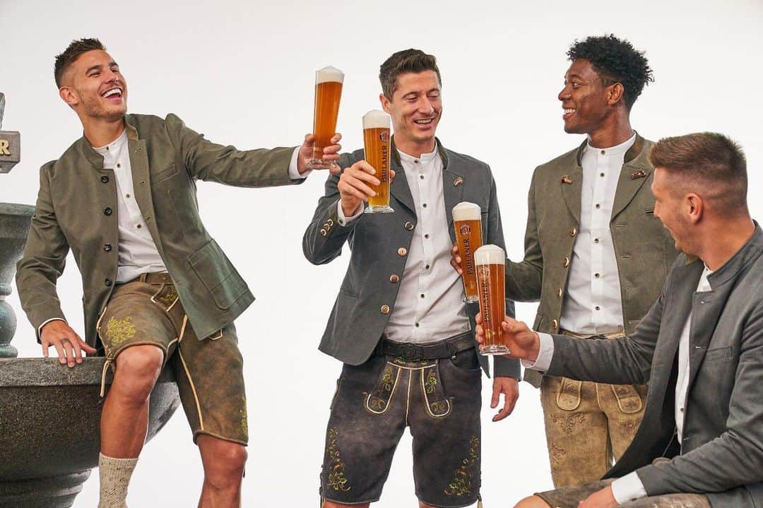 バイエルン・ミュンヘンさんのインスタグラム写真 - (バイエルン・ミュンヘンInstagram)「Bavaria at its best! 👏🏻🍻 . . #FCBayern #MiaSanMia #Lederhosen #Tracht #ozapft #Beer #Hoibe #Paulaner #Weizen #Culture #Bavaria #Habedere #Servus」9月1日 23時39分 - fcbayern