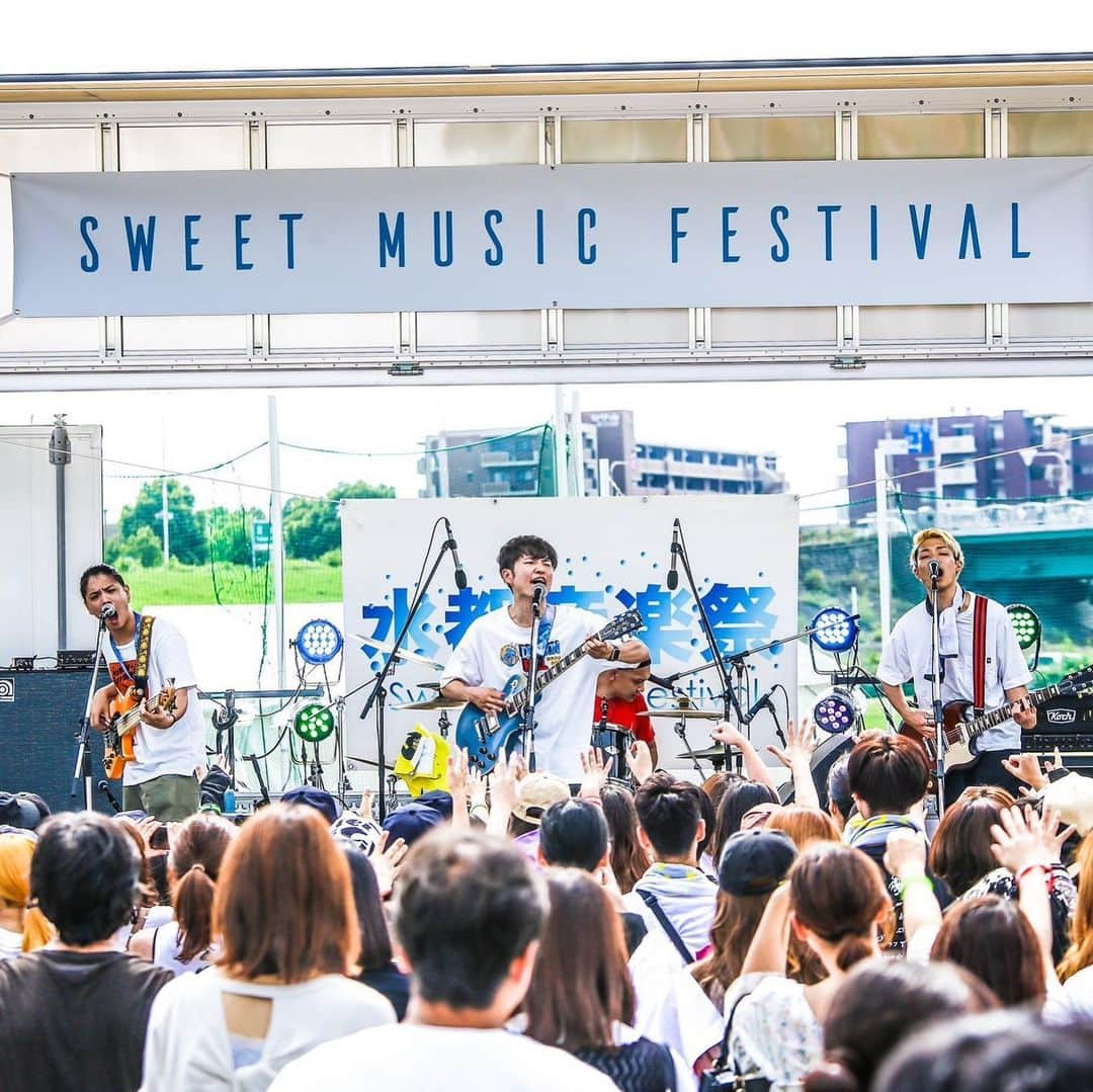 洲崎貴郁さんのインスタグラム写真 - (洲崎貴郁Instagram)「水都音楽祭ありがとうございました！  野外フェス気持ち良すぎた！ 呼んでくれたSelf-Portraitありがとう！！！ #セルフポートレート #SelfPortrait #セルポ #水都音楽祭 #RunnyNoize #ラニーノイズ」9月1日 23時49分 - runnysuzaki0504