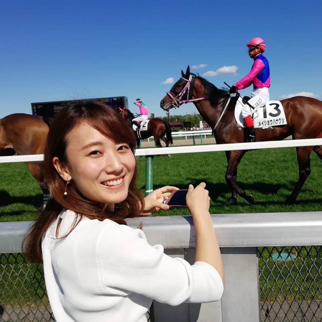 柴田平美さんのインスタグラム写真 - (柴田平美Instagram)「夏休み最終日は 札幌競馬場へ。  夏の終わり。  久しぶりに 馬を近くで見ました。  可愛すぎる。  天気も最高。  明日から 復帰…できる…のか？笑  #競馬 #競馬場 #馬 #アナウンサー #北海道」9月1日 23時52分 - narumi.shibata99