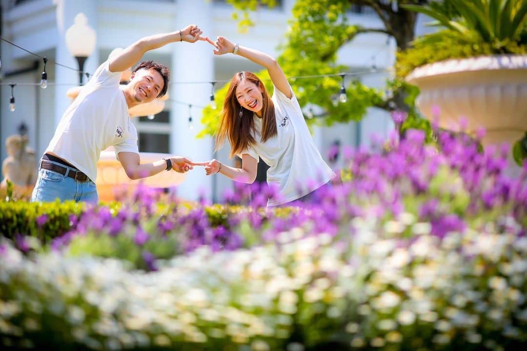 アートグレイスウエディングコースト大阪さんのインスタグラム写真 - (アートグレイスウエディングコースト大阪Instagram)「. アートグレイスでの前撮り風景🏄‍♂️💕💕 . お二人らしさが溢れてます！ . . photo by KOGE  @photobykoge . . 皆さま、ぜひ挙式レポ投稿してくださいね💐✨ . 皆さまの素敵な想い、お待ちしております♪ . #プレ花嫁 #結婚 #花嫁 #BB花嫁 #アートグレイス大阪 #アートグレイスウェディングコースト #ウェディングドレス #ナチュラルウェディング #ウェディング #2019年夏婚 #2019年秋婚 #日本中のプレ花嫁さんと繋がりたい #ドライフラワー #マイレポ #チャペル #結婚式準備 #ブライダル #ブライダルヘア #ウェディングフォト #全国のプレ花嫁さんと繋がりたい #卒花 #卒花嫁 #結婚式 #ゲストハウス #ゲストハウスウェディング #令和元年 #令和婚」9月2日 0時02分 - art_grace_wedding_coast