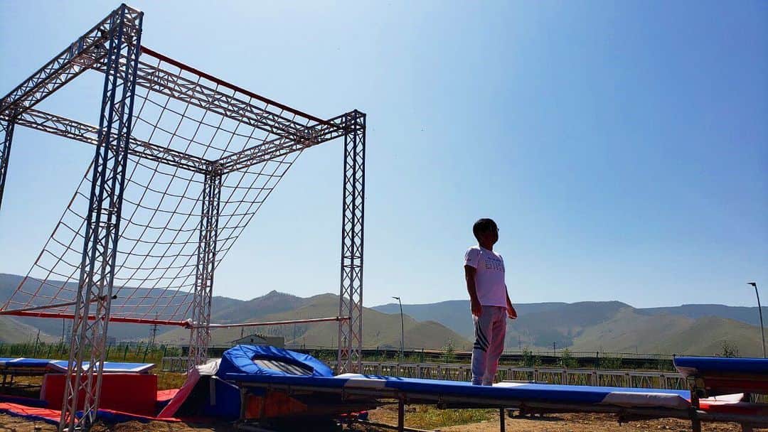 乾雅人のインスタグラム：「Mongolian Ninja Warrior season 1 予定より大幅に遅れているが必死の建て込みが続く。モンゴルにSASUKEのDNAを注入中。 #ninjawarrior #sasuke2019」