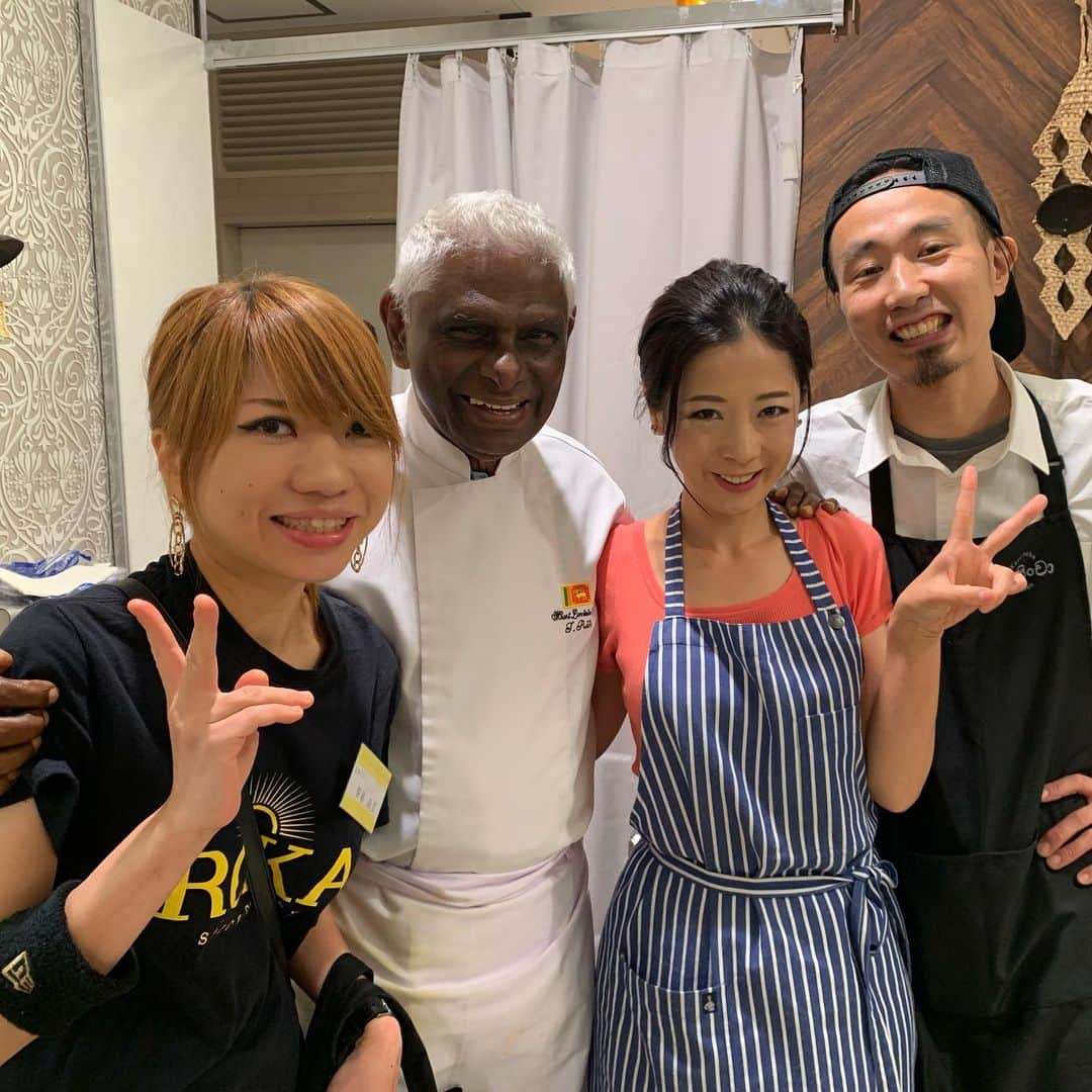 一条もんこさんのインスタグラム写真 - (一条もんこInstagram)「また人生の思い出カレーが増えました。 パブリス・シルワさんのスリランカカレー。この15分だけ完全に旅行気分でした。 大阪からスリランカにショートトリップ！！ #カレーとカレーのためのうつわ展#カレー#curry#スリランカカレー#パブリス・シルワ#チキンカレー#マグロカレー#スリランカデート#カラピンチャ#えりつぃん#一条もんこ」9月2日 0時23分 - monko1215