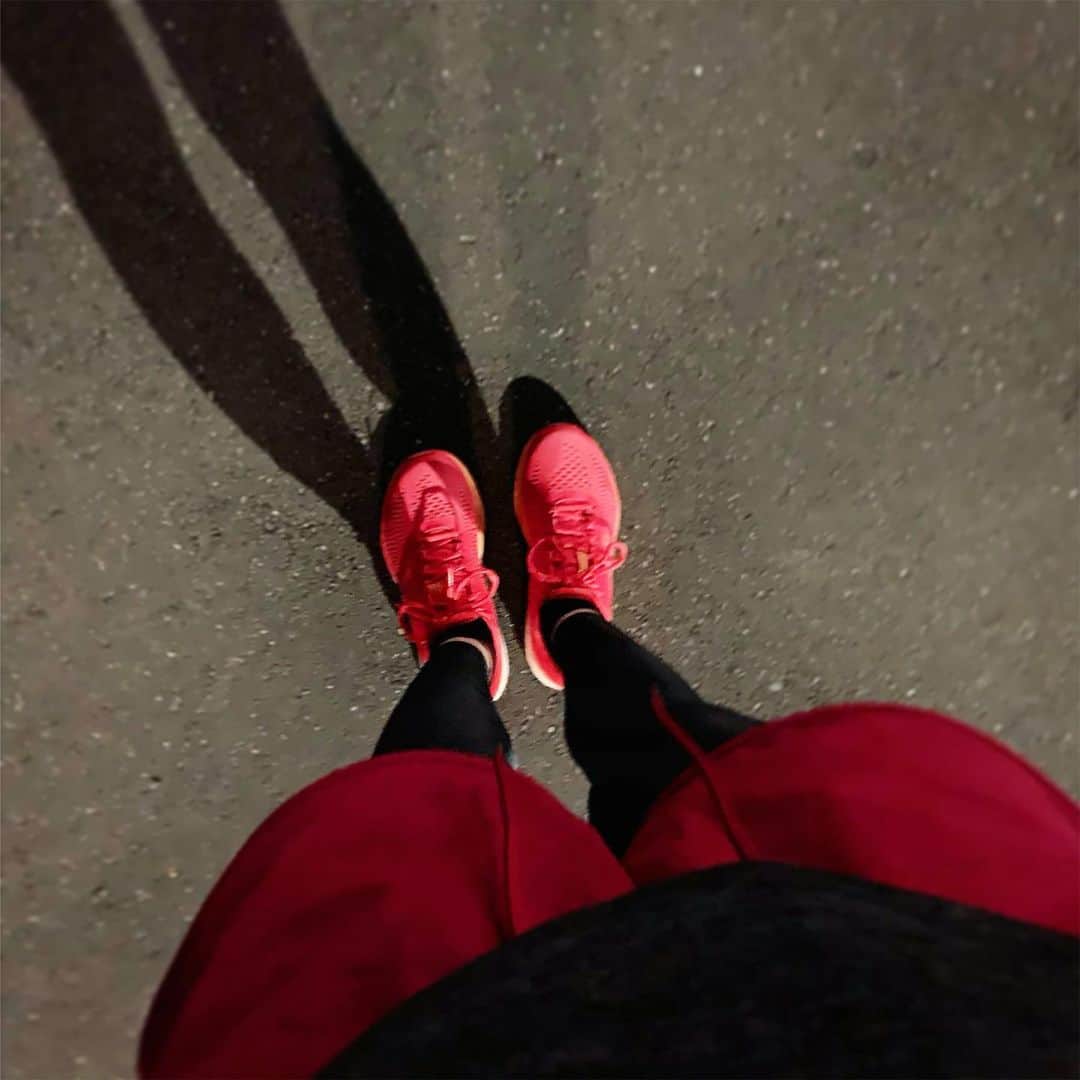 三倉茉奈さんのインスタグラム写真 - (三倉茉奈Instagram)「久しぶりにジョギング。 一緒に走れる仲間に感謝✨✨ 今日はウォーキングと軽いラン。 少しずつ続けられたらいいなぁ。 #run #jogging  #去年の今頃 #神戸マラソンに向けて練習を始めた #いつかまた走りたいなぁ」9月2日 0時26分 - mana_mikura_official
