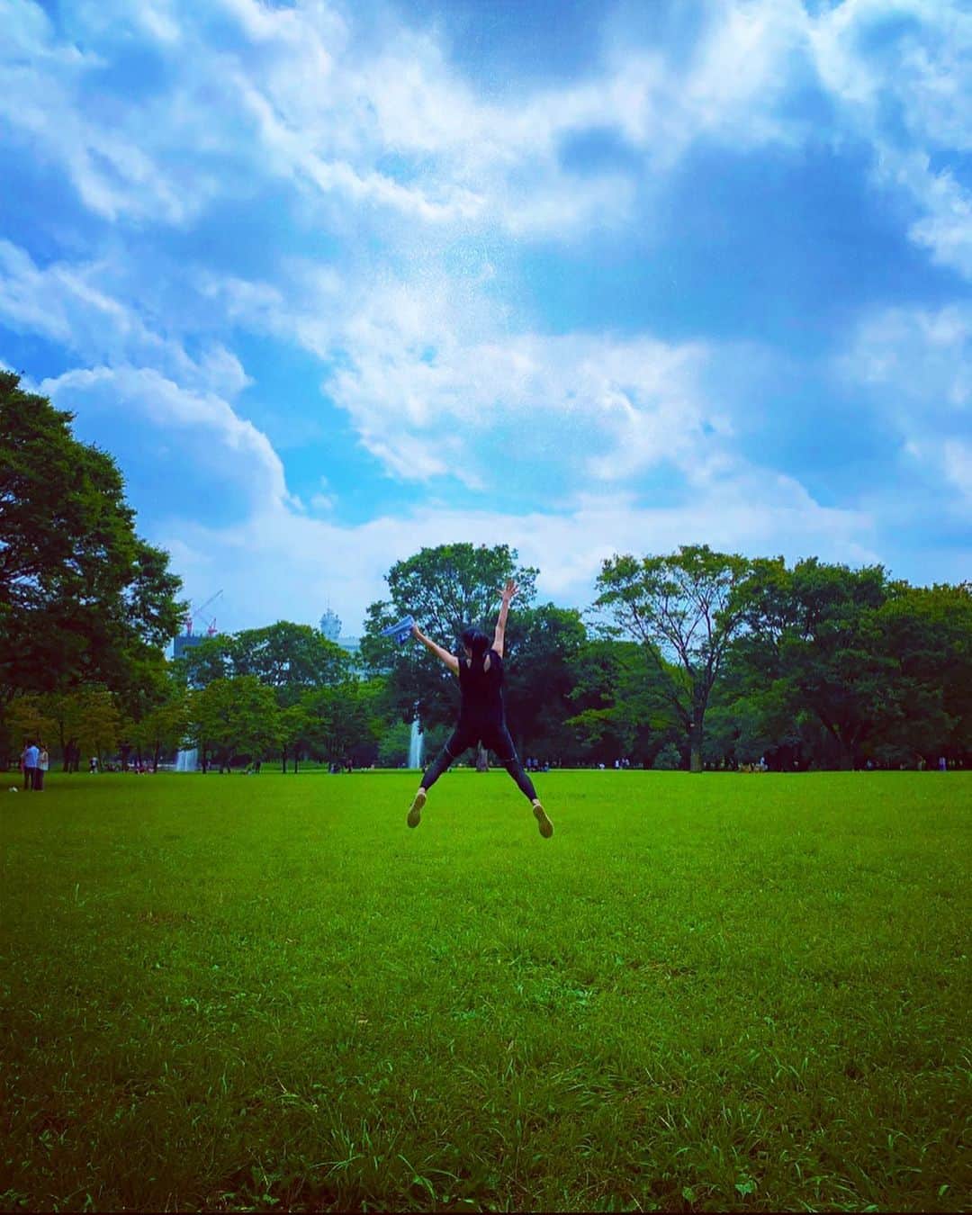 松野井雅（原紗央莉）さんのインスタグラム写真 - (松野井雅（原紗央莉）Instagram)「今日友だちと公園で2時間みっちりめーーーっちゃめちゃ運動してきた⛲️🍃🌳☀️👟 筋トレとかランニングとか基礎トレとか🤸‍♀️ 汗すっっごいかいた！！！！ 筋肉痛が楽しみです… Hello September🙌🏻 #朝活」9月2日 0時43分 - miyavimatsunoi