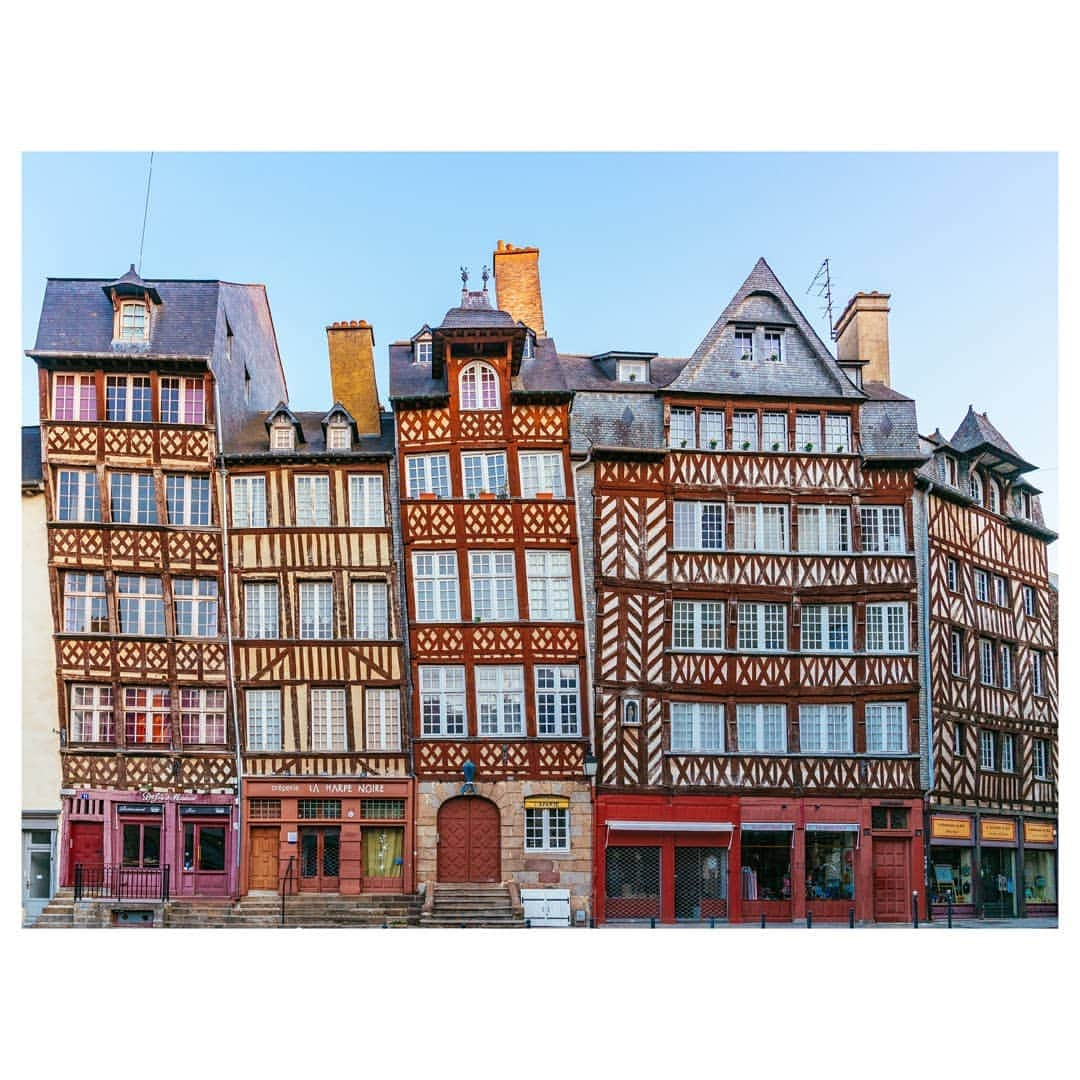 VuTheara Khamさんのインスタグラム写真 - (VuTheara KhamInstagram)「Crooked Houses, Rennes, France (2019) 1 or 2? . Taken w/ Sony #A7RII #SEL1635GM」9月2日 0時44分 - vutheara