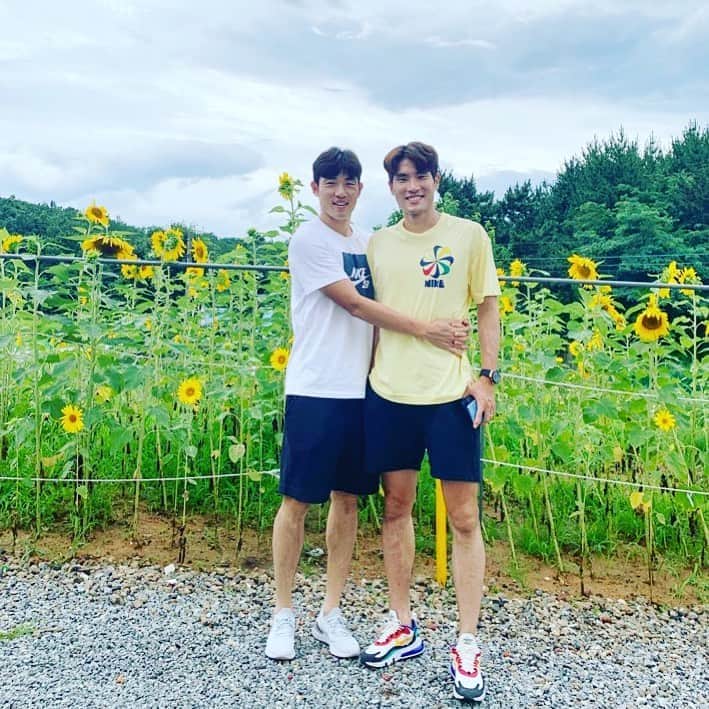 ユン・ソギョンのインスタグラム：「한국따이 올 시즌 마수걸이 골 축하기념사진」