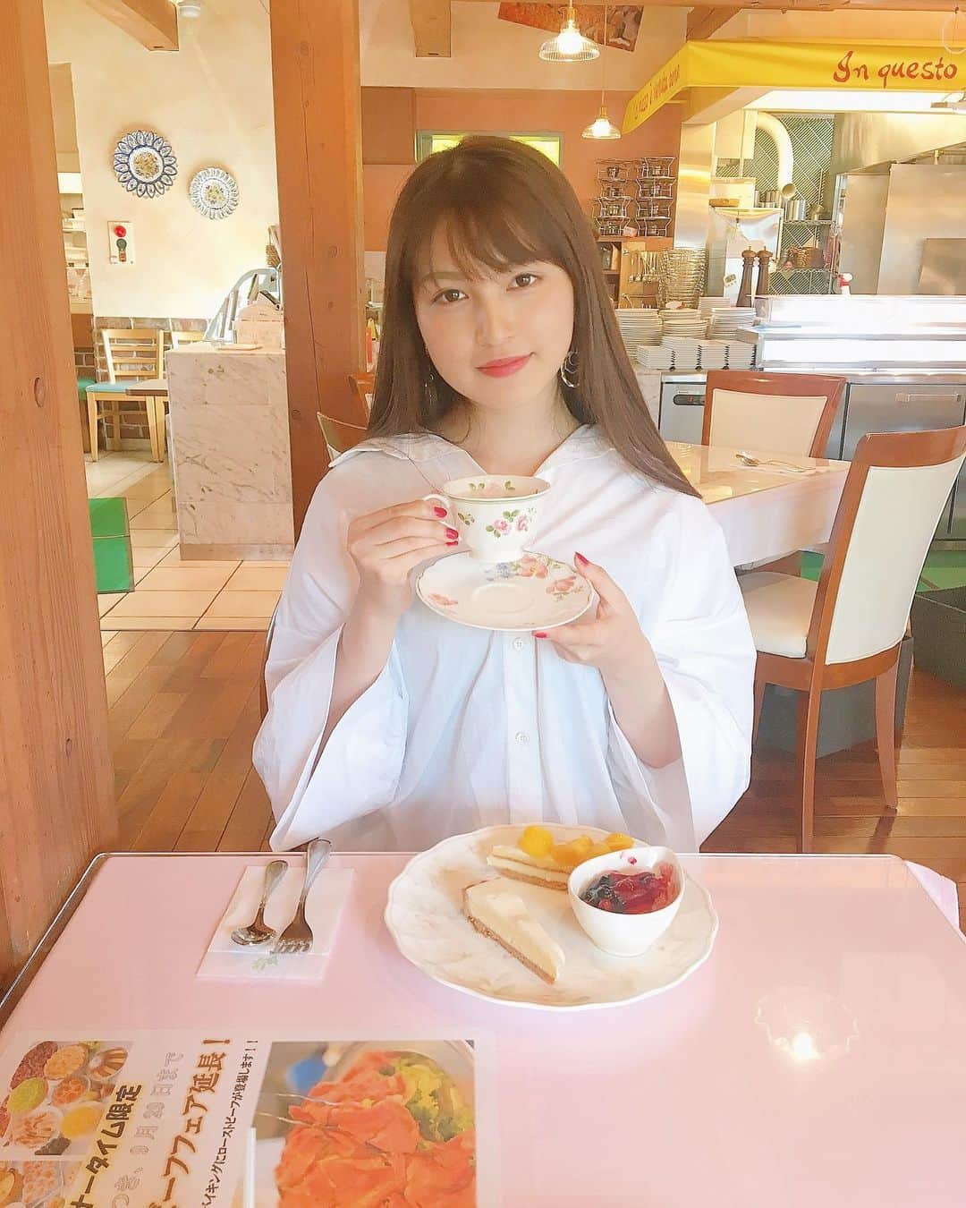 神志那結衣さんのインスタグラム写真 - (神志那結衣Instagram)「☕️❤︎🧁❤︎🍴 #cake #cafe #sweet #love #甘党 #coffee #zara #カフェ巡り」9月1日 16時16分 - jiina27