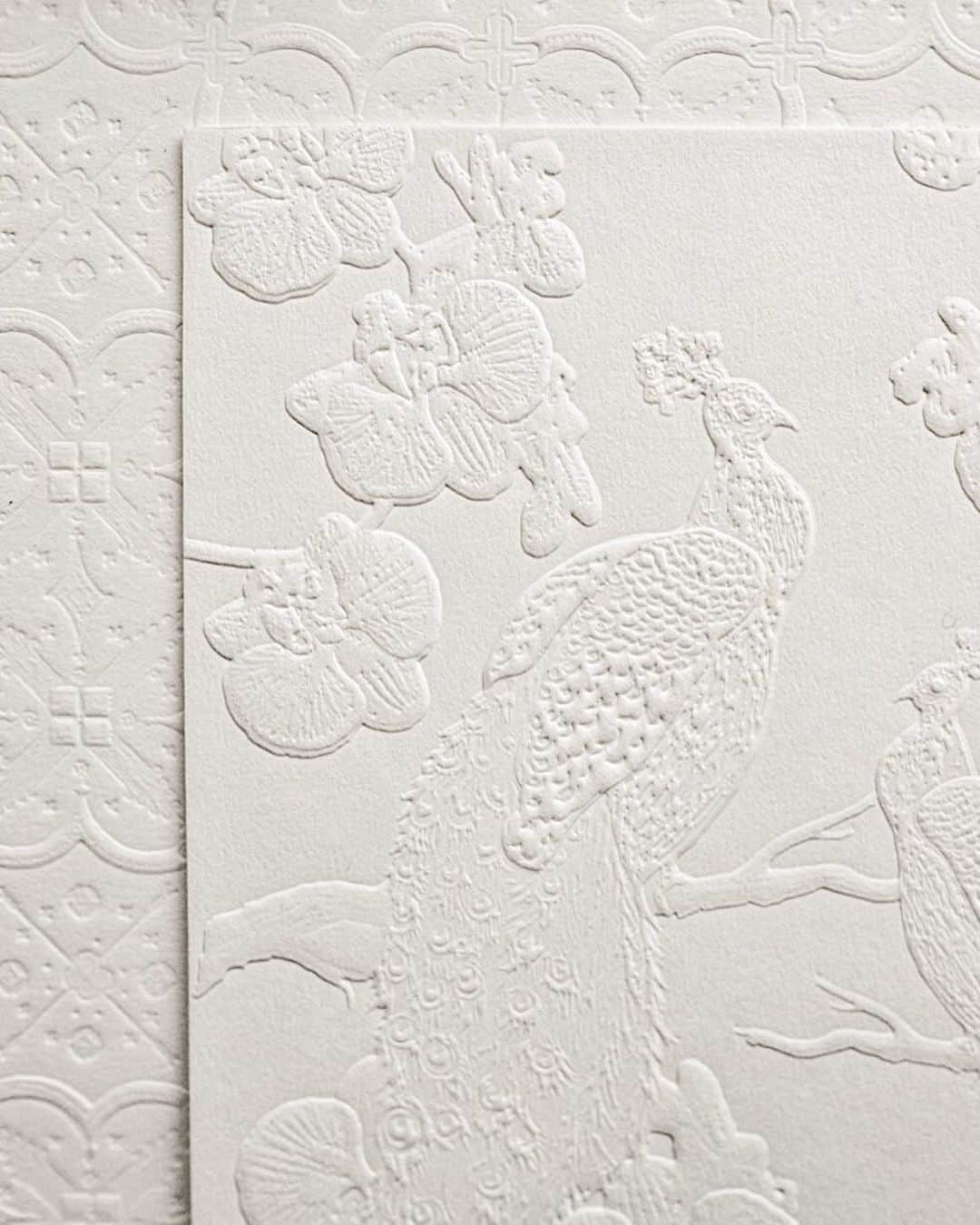 Veronica Halimさんのインスタグラム写真 - (Veronica HalimInstagram)「In the mood for white on white today.  An invitation suite specially designed for @mestyariotedjo — #truffypi #カリグラフィー #styledshoot #calligrapher #weddinginvitation #design #embossing #blindemboss #whiteonwhite #white #minimalism #simplicity #invitationdesign # #stationery #details #javanese #cymbidium #peacock #luxury #weddinginspiration #lessismore #ウェディング #ウェディングアイテム」9月1日 16時49分 - truffypi