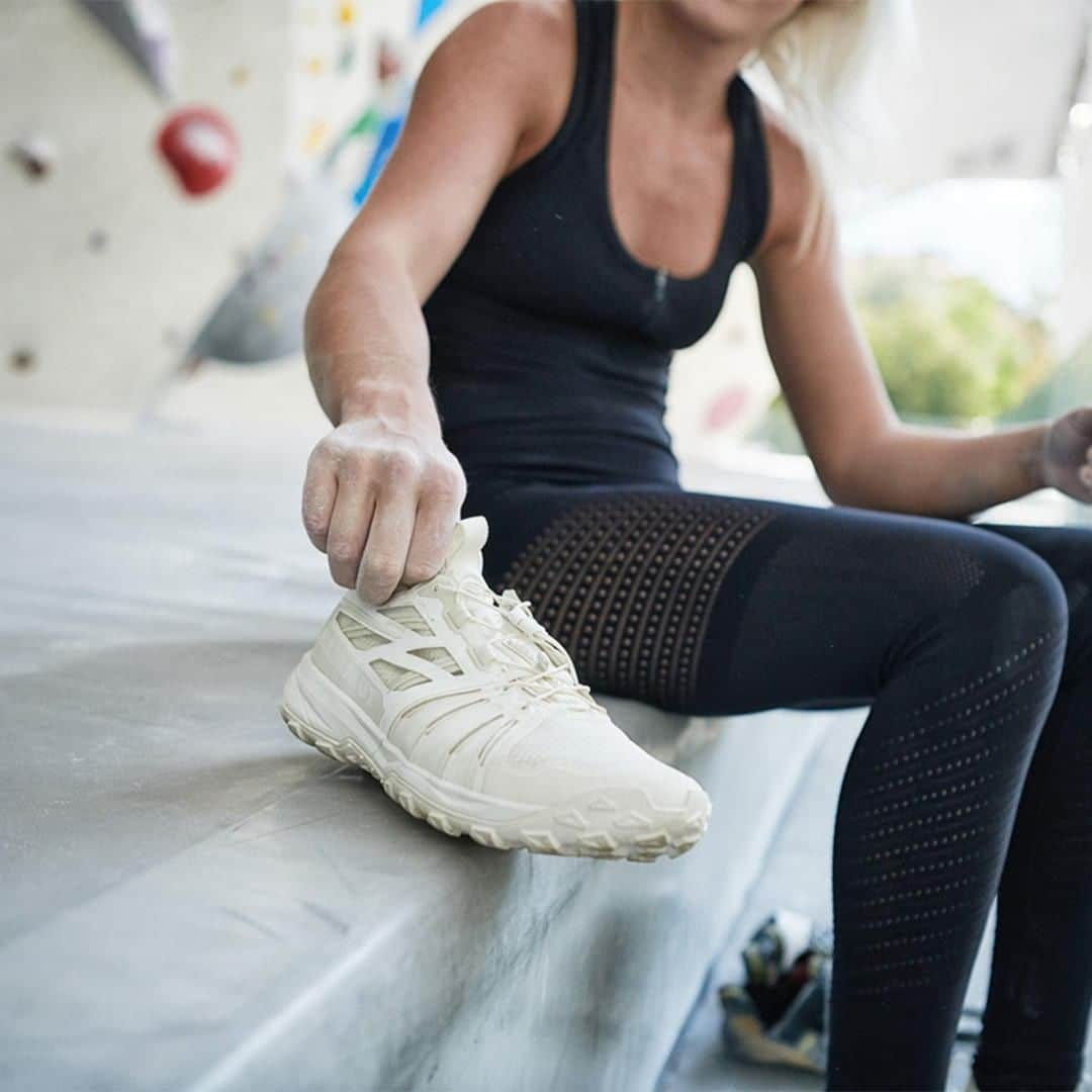 Mammutさんのインスタグラム写真 - (MammutInstagram)「After training is before training. The Saentis Knit Low not only accompanies you to the gym, it also makes a perfect trail shoe thanks to the elastic 3D knit-sock construction for more flexibility.  #mammut_swiss1862 #useyourcity #breakthelawofgravity #climbingtraining」9月1日 17時00分 - mammut_swiss1862