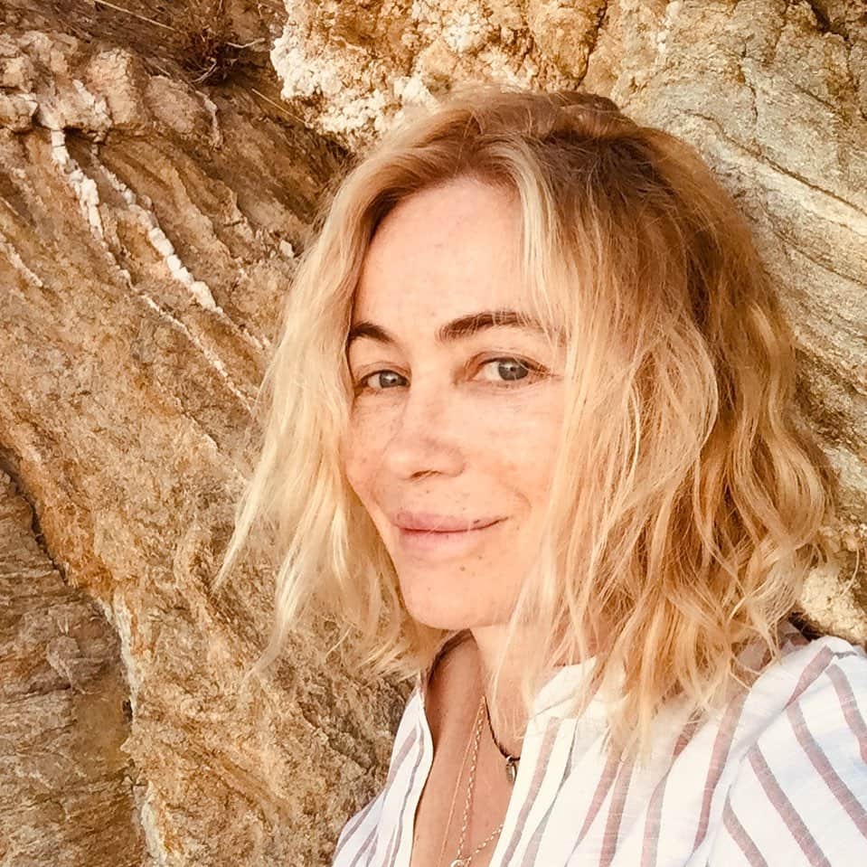 エマニュエル・ベアールのインスタグラム：「#end  #backtoschool  #backtowork  Bonne rentrée à tous 💋 #emmanuellebeart」