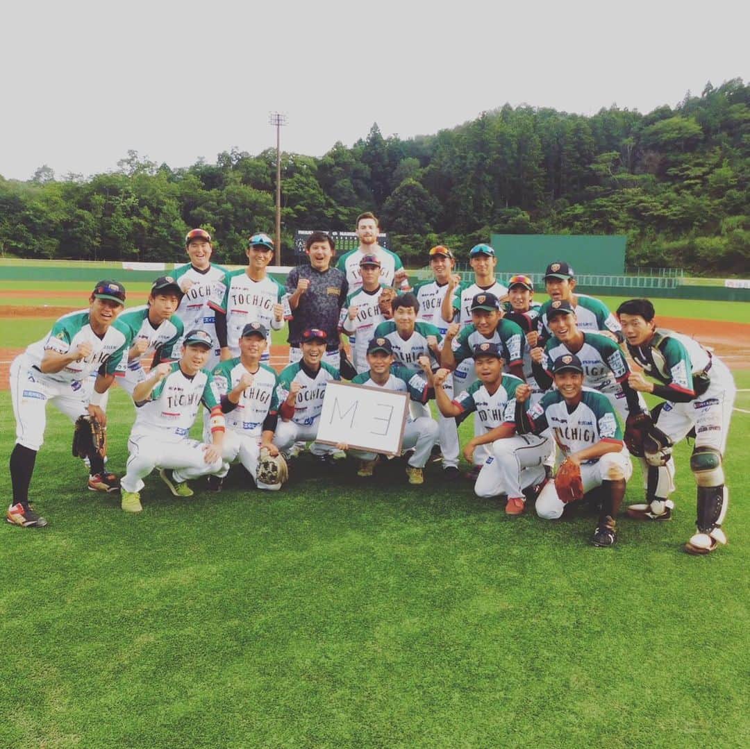 若松駿太のインスタグラム：「今日福島に勝って 二位の新潟が負けたので M2になりました‼️‼️ あと残りを全部勝って優勝したいと思います👍👍 残り少ないですが応援よろしくお願いします🙇‍♂️👍‼️ #M2 #栃木ゴールデンブレーブス #優勝」