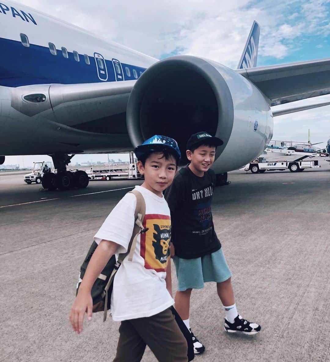 のインスタグラム：「BACK TO TOKYO. 明日から学校なのでようやく読書感想文と自由研究終わらせた。 . #危機迫ったときの集中力 #これぞ男子」