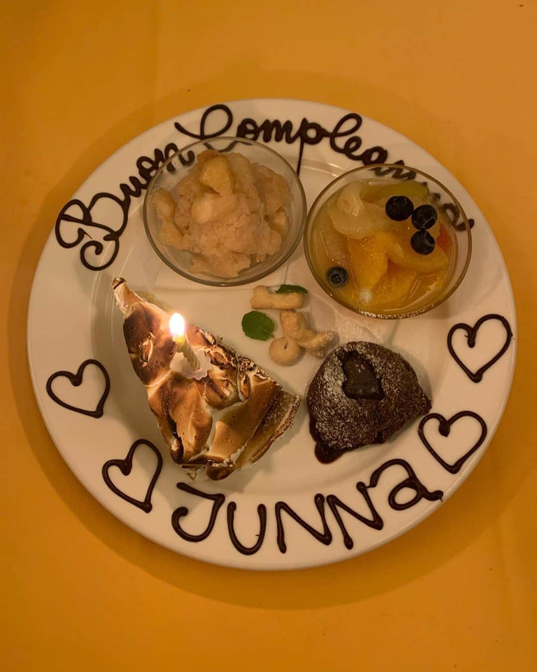 JUNNAさんのインスタグラム写真 - (JUNNAInstagram)「連日お祝いしてもらい 幸せなお誕生日を迎えました🙏  1枚目はデザイナーの"ゆかさん❤️ゆーちゃん"が、 プレゼントしてくれたヴィンテージドレス。  私の好みを知り尽くす2人からプレゼントして貰うお洋服はウエストも袖も丈もパーフェクトな1枚...。 初おろしは昨夜のお誕生日ディナー🥂 柔らかな裾が風を孕んでヒラヒラ...。 また特別な日に着たい❤️ 二枚目は @sonekana と @edamame.38 が信じられない サプライズプレゼント🎁をしてくれて😭😭😭 #only #ありがとう」9月1日 17時19分 - junna