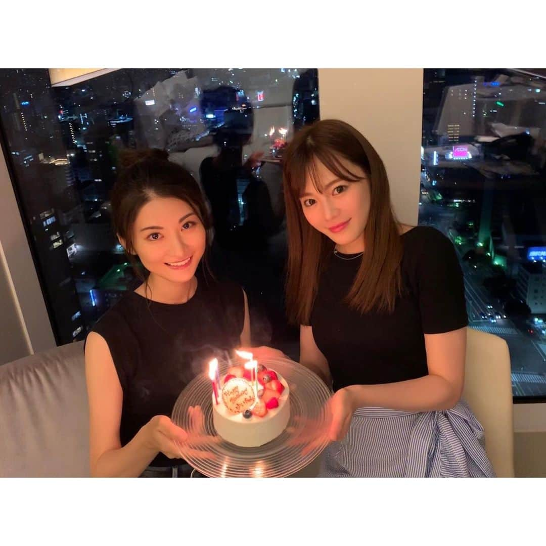 繭さんのインスタグラム写真 - (繭Instagram)「ㅤㅤㅤ ㅤㅤㅤ 今年もマイラブゆいちゃんのお誕生日をお祝い💚 ㅤㅤㅤ 去年はお誕生日当日に backnumberのライブを観に行ったんですけど、 今年も一緒に行きたいな〜と思って🥺 サプライズで仙台まで連れてっちゃいました🚅笑 ㅤㅤㅤ いつも本当にありがとう、だいすき🥰 ㅤㅤㅤ #マイラブゆいちゃん #birthday #followme #followmejp #followjp」9月1日 17時19分 - mayumayu1008