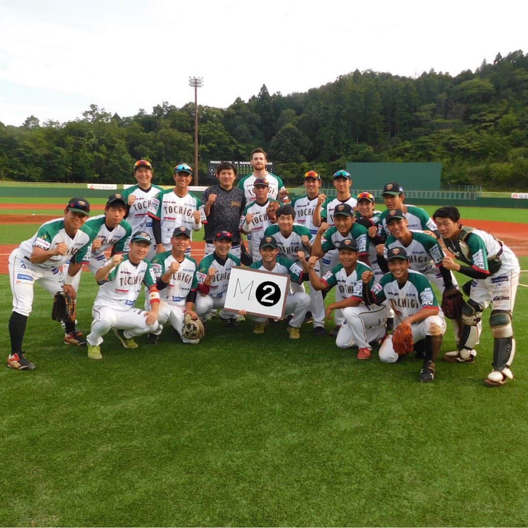 西岡剛のインスタグラム：「創立3年目 栃木ゴールデンブレーブス  現在優勝争いしてます！ 今、優勝争いの場所にいるのも若い選手が頑張っているからこそ今の位置で試合ができてます！ チームとして最高のシーズンを過ごせてると思います。 優勝掴みとりたいです！ この事を1人でも多くの人に知ってもらいたくてアップしました！ #栃木ゴールデンブレーブス #西岡剛」