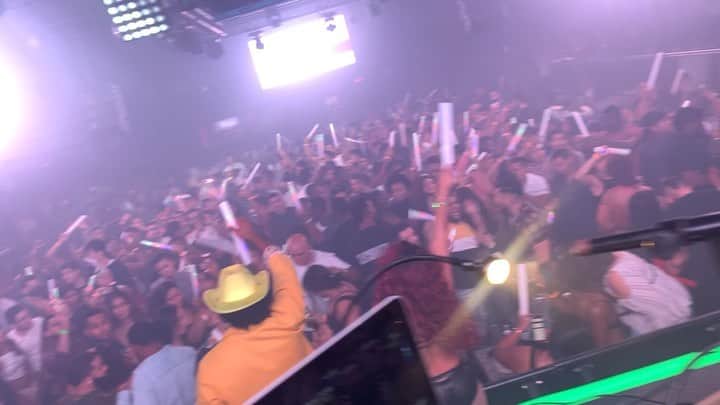 ファンクマスター・フレックスのインスタグラム：「FunkFlex on the set! LaBoom cranking! I stay in these clubs! @litdigitaldjs Pic Via: @djhrnyc LITDIGITALDJS@GMAIL.COM TO BOOK FUNKFLEX!」