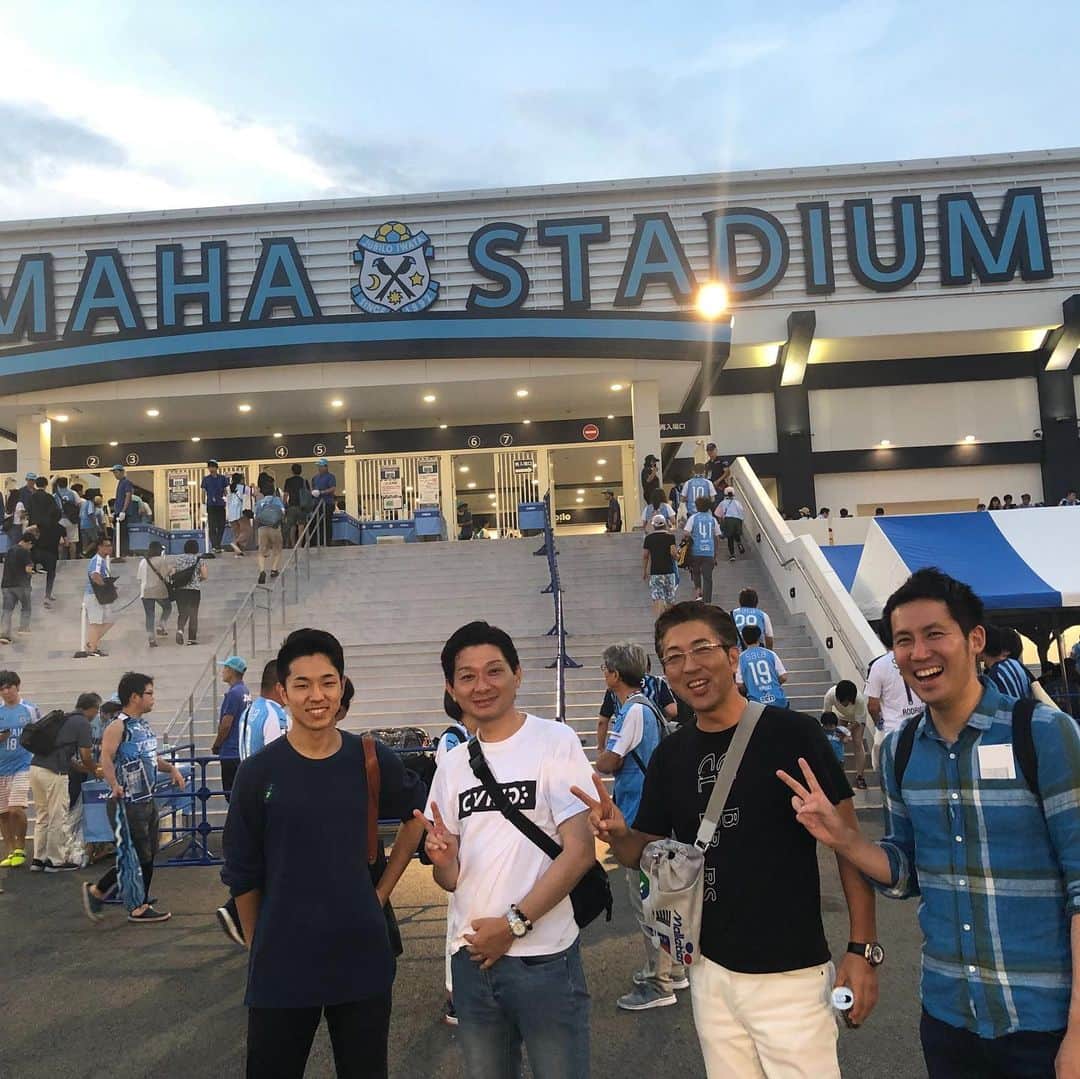 のインスタグラム：「森下俊後援会-ジュビロ磐田観戦ツアー 昨日は後援会の皆様が観戦に来てくれました。 ありがとうございます！ チームは厳しい状況ですけど前を向いてやるしかないです。 今こそチーム一丸となり前を向いてやります。 試合でチームに貢献できてませんがやれることをやって貢献します。 株式会社ライフ・コーポレーション 山田社長  株式会社まるかさ 笠原社長  株式会社スリーアドバンス 栃本社長・竹中さん  株式会社ワイズガレージ 桐畑社長  合同会社メタインス 柏木社長  優司法書士法人 上村先生  弁護士 佐藤先生  株式会社VOGA 加藤社長・馬場さん」