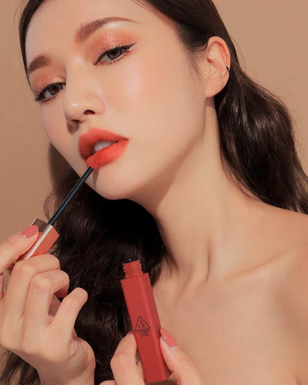 3CE Official Instagramさんのインスタグラム写真 - (3CE Official InstagramInstagram)「3CE CLOUD LIP TINT #PEACH_TEASE  자꾸만 손이가는 차분한 데일리 코랄 립💋 #3ce #3cecloudliptint #cloudliptint  #3ce클라우드립틴트 #클라우드립틴트」9月1日 17時40分 - 3ce_official