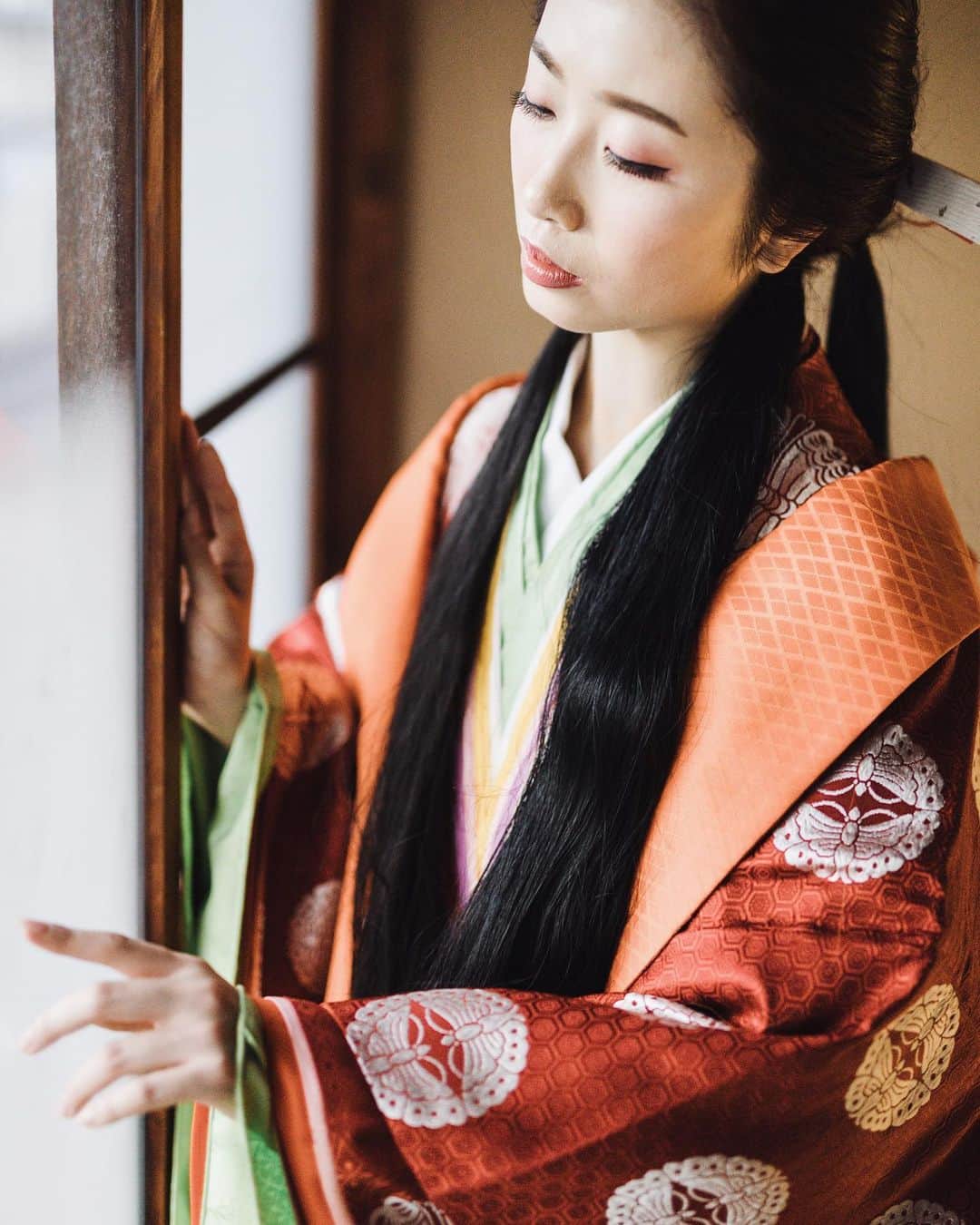 福井千佳さんのインスタグラム写真 - (福井千佳Instagram)「. . #September 🍁 . #kimono#十二単#じゅうにひとえ#kyoto#京都#和装#shooting . . #かぐや姫 をイメージして、とのことで。 貴重な経験をSpecial memberと。 . @weddingscenesnaoko  @kyoto.kimono.style  @clybymatthew . . #model#fashionmodel#모델#和装モデル#webモデル#関西モデル#partsmodel#作品撮り#フリーランス#freelance#福井千佳#chika_fukui#インフルエンサー#beauty#followme#style#おしゃれさんと繋がりたい#picoftheday#japan#サロモ#いいね返し」9月1日 17時43分 - chika291